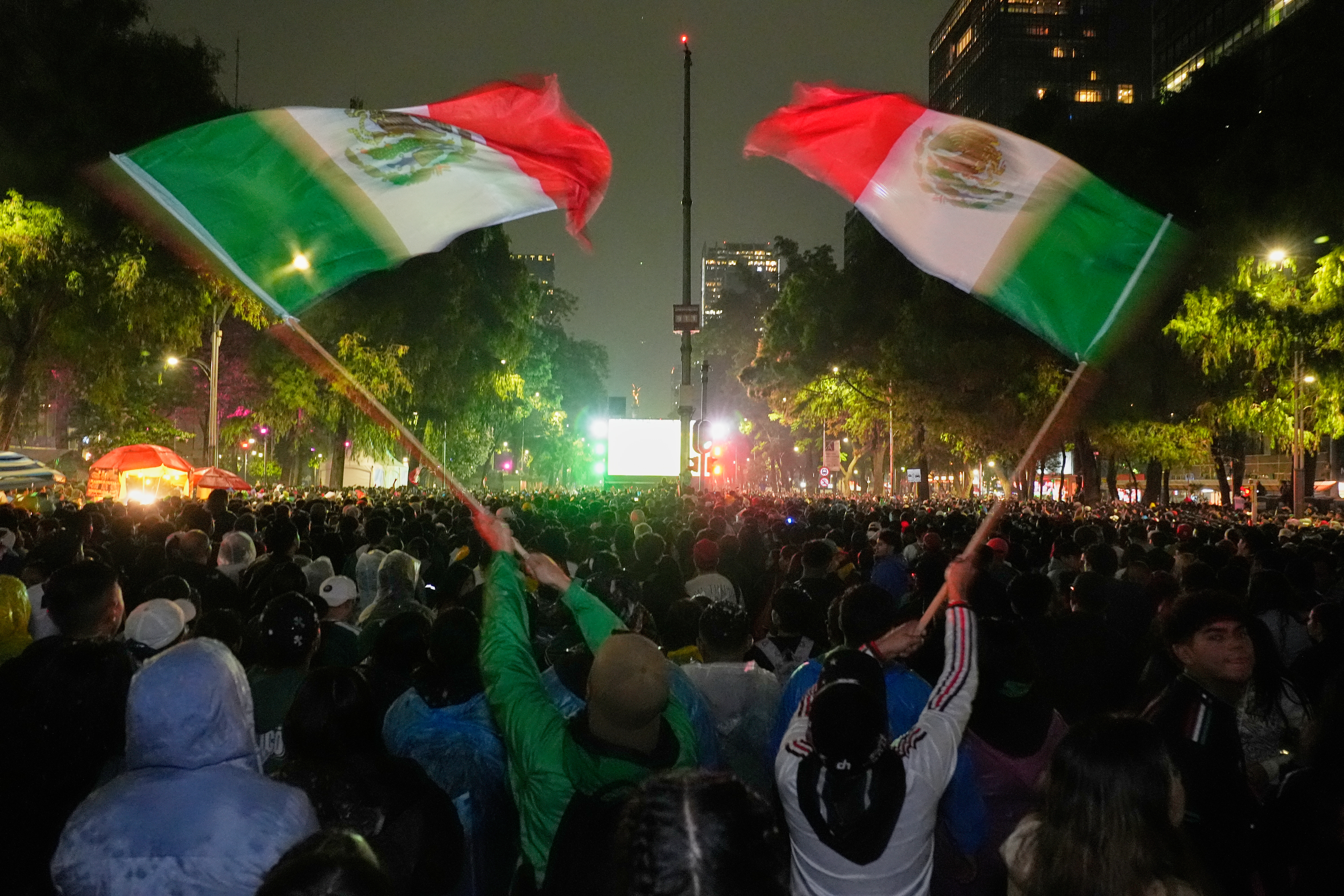4 people die in Mexico City during celebrations after World