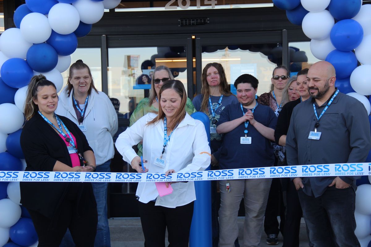 Ross opens to customers in Albert Lea
