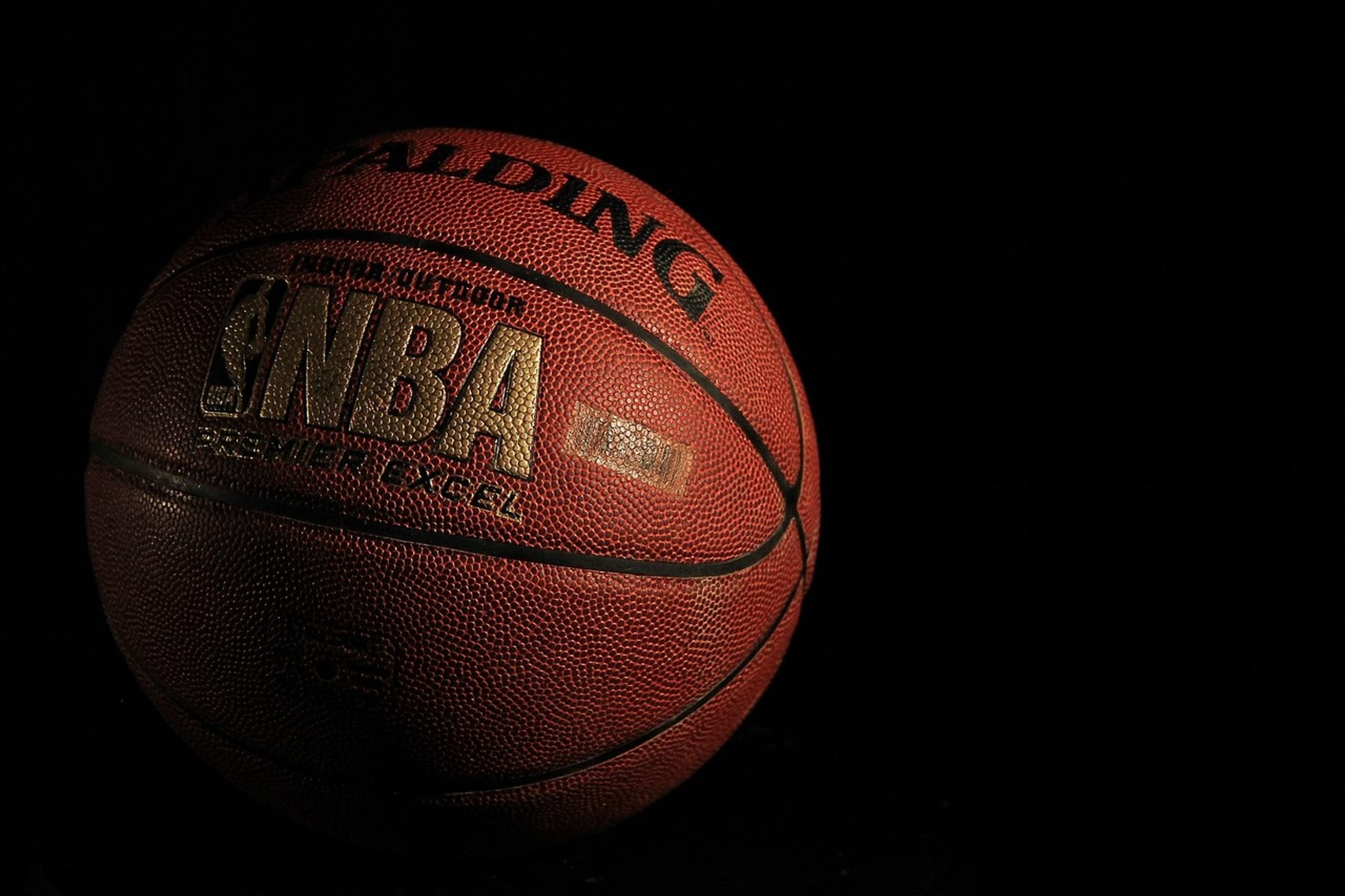 Image source: https://pixabay.com/photos/basketball-spalding-ball-sport-933173/