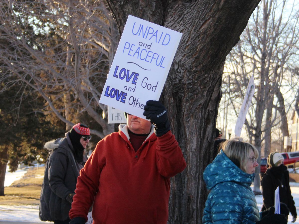 Residents in Albert Lea protest against ICE