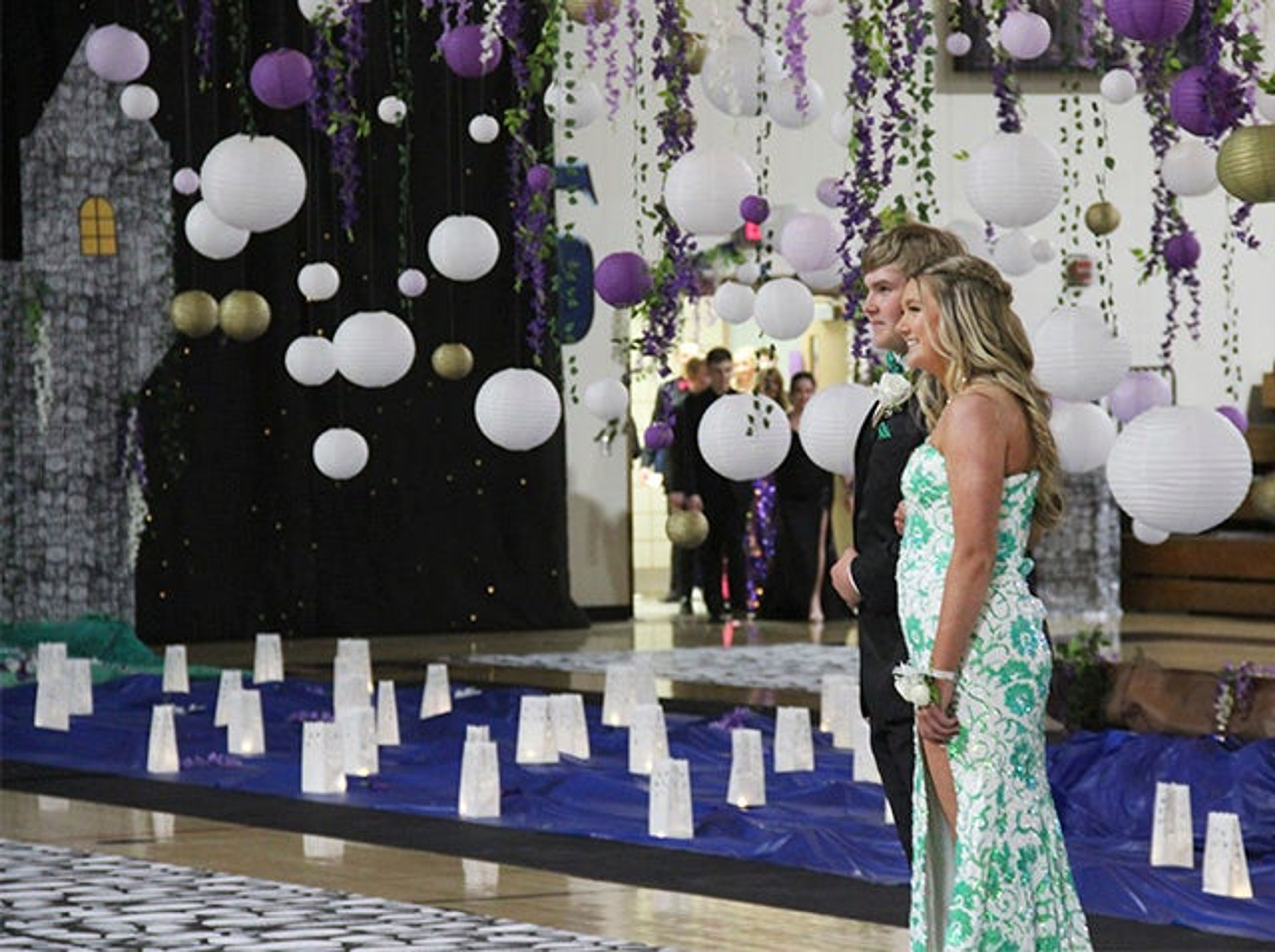 Albert Lea prom goes 'Under the Lanterns'