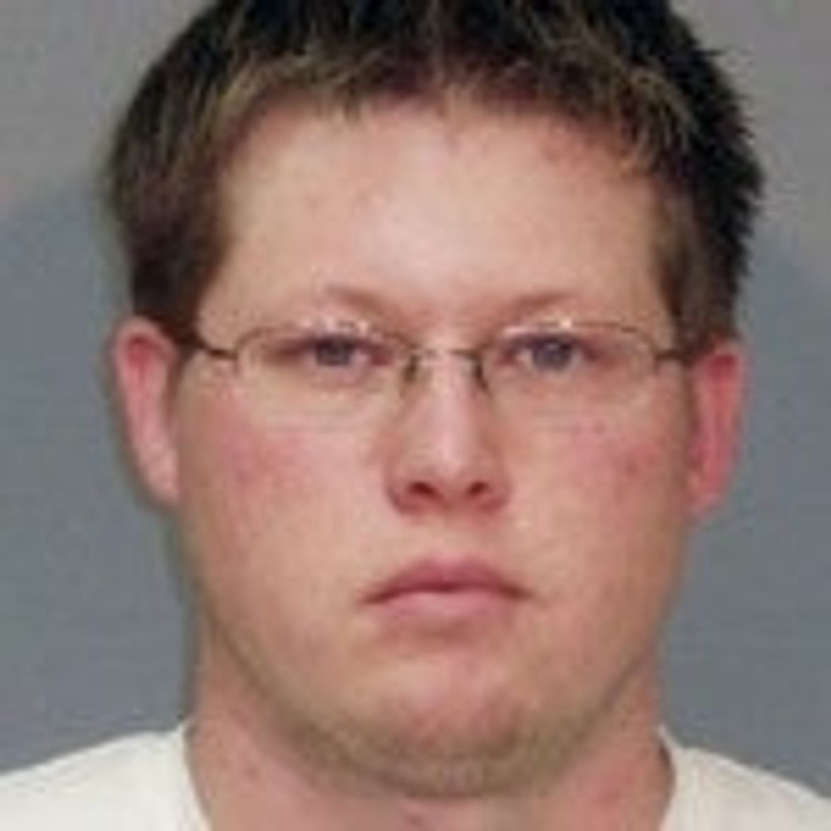 Man pleads guilty to possessing child pornography