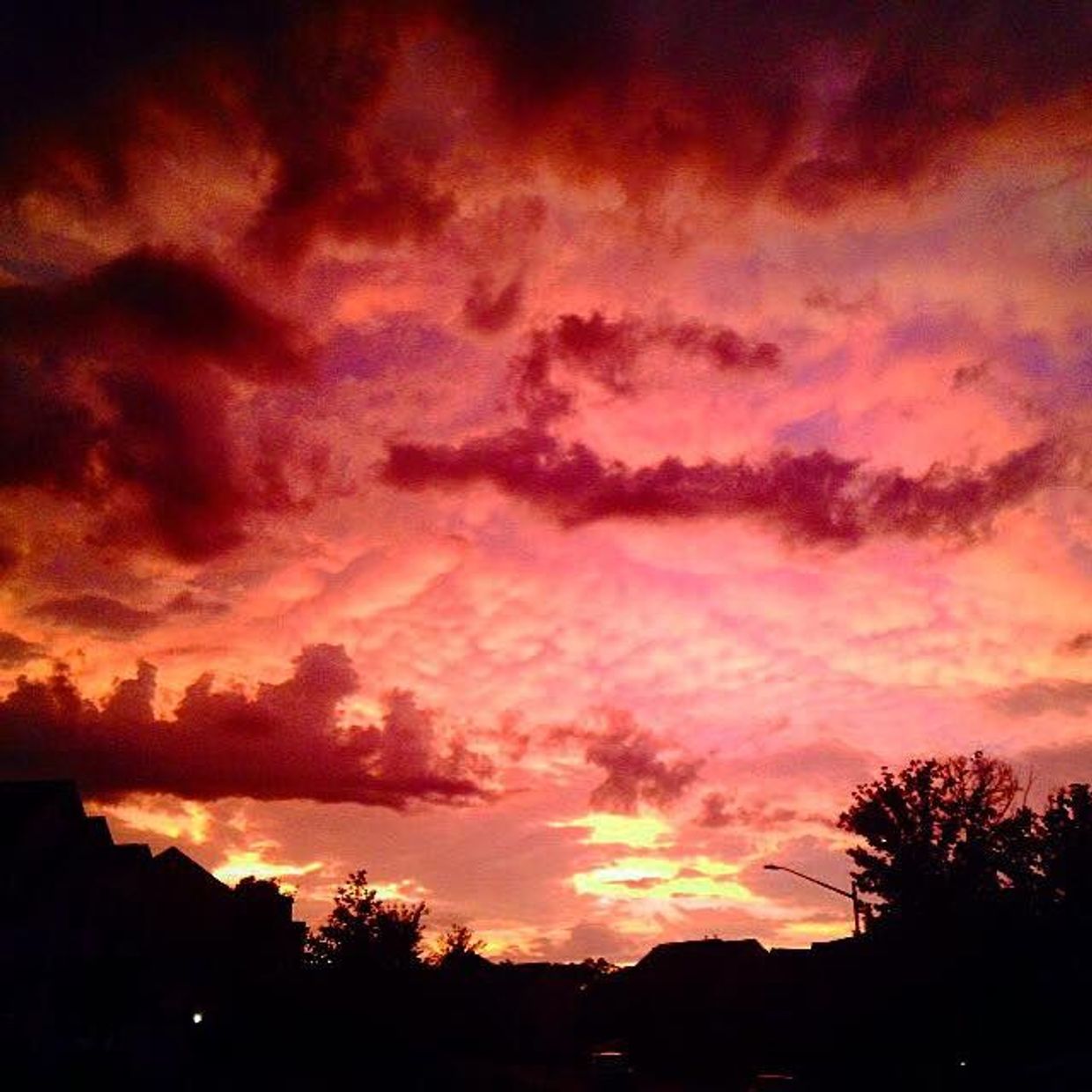 Orane Objects Why the sky turns orange after some storms