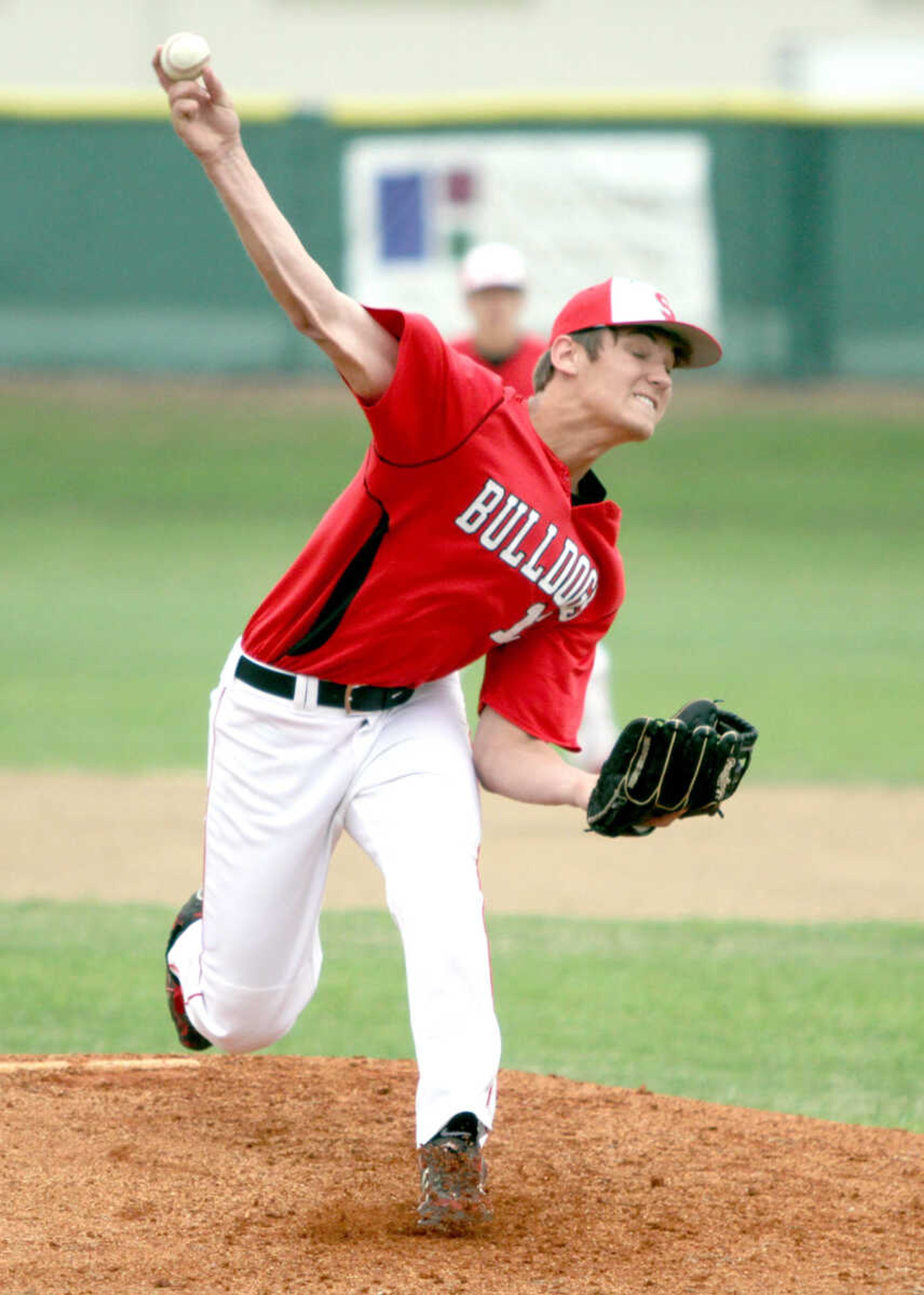 Sikeston's Drew Harper delivers a pitch to Farmington hitter on Thursday afternoon at VFW Memorial Stadium. Farmington won the game 3-1. (Photo by David Jenkins, Staff)