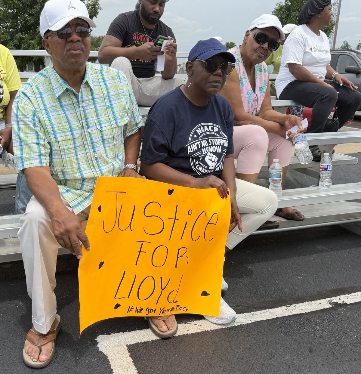 Sikeston community comes out in show of support, seeking jus...
