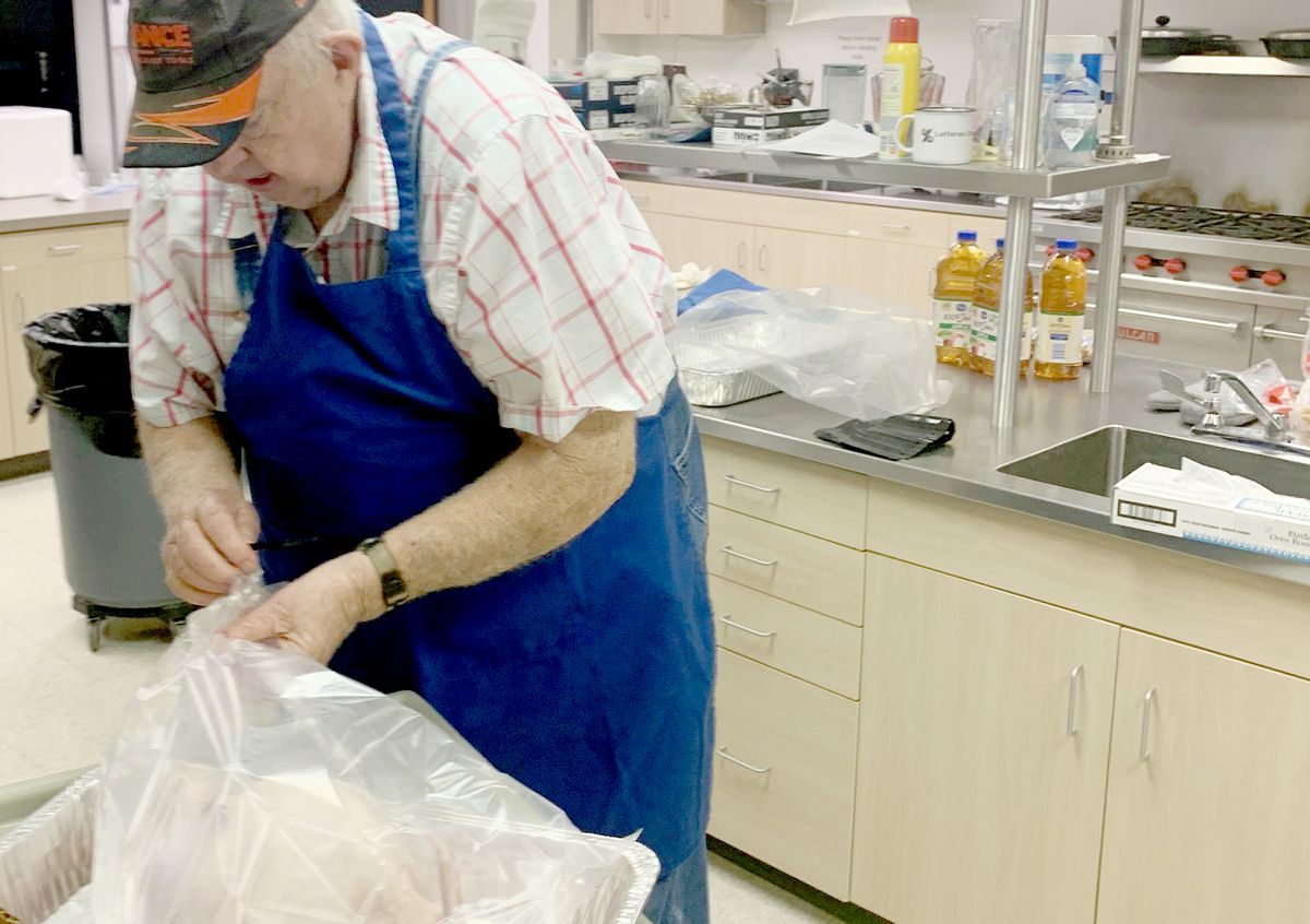 Community comes together for annual Sikeston Thanksgiving feast