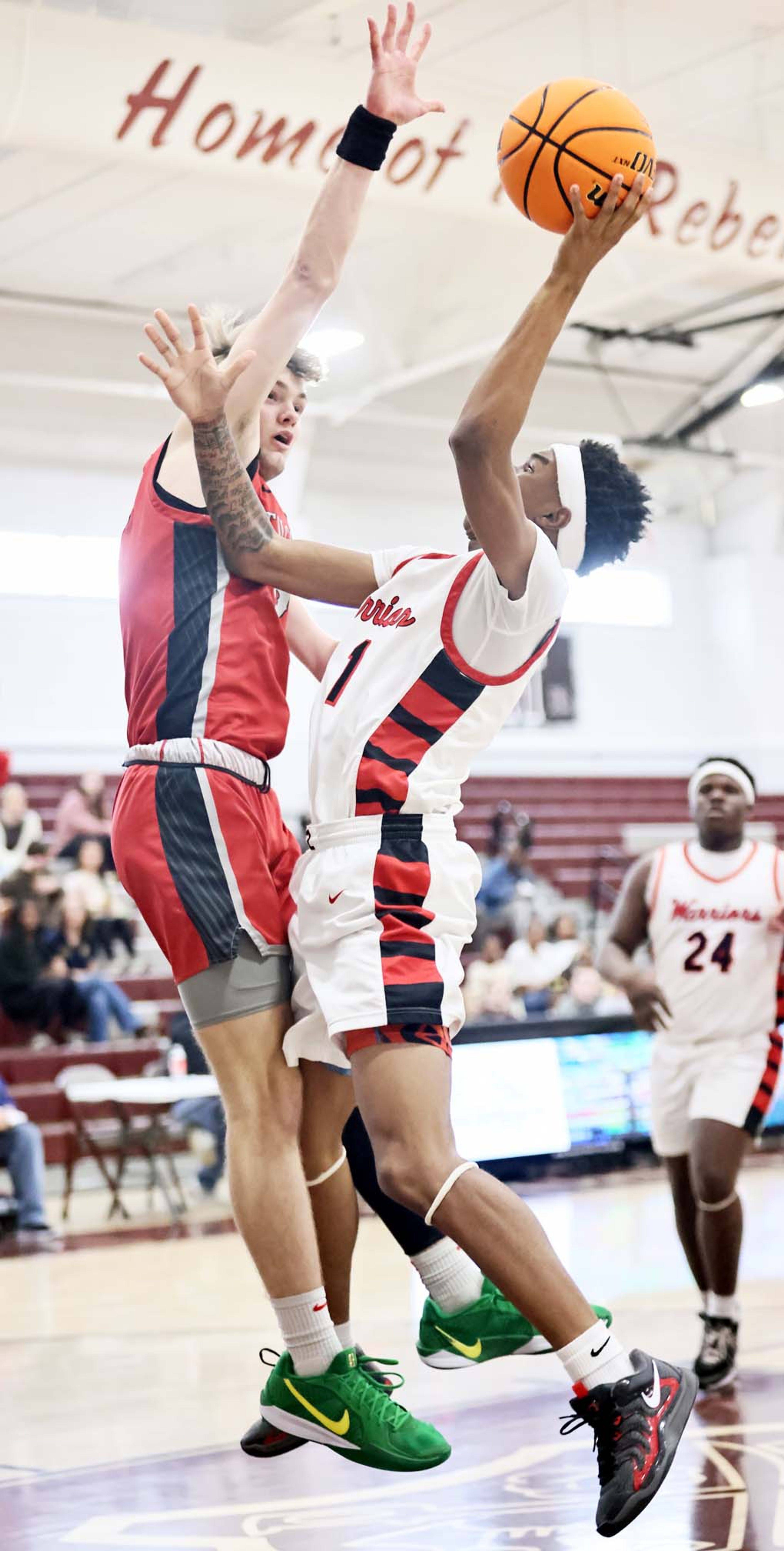 EPC’s Quincy Perry drives to the baskets as Tuckerman’s Zeke Church defends during game action in the 2A North Regional consolation game this past Saturday. (Photo by Cosmo Cossey)