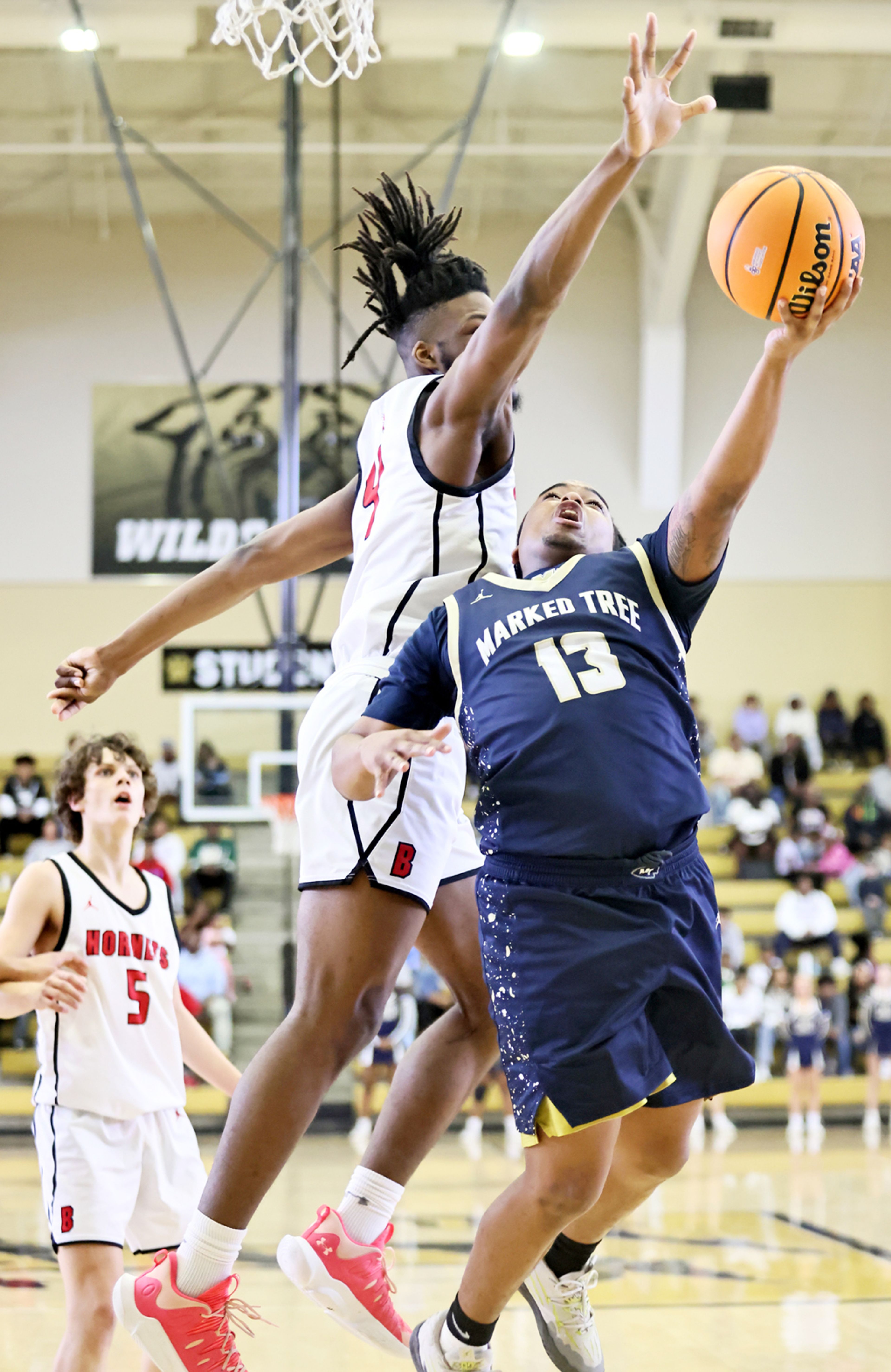 Ken Carter gets an inside for a Marked Tree basket during game action this past Saturday at Wildcat Arena. (Photo by Cosmo Cossey)