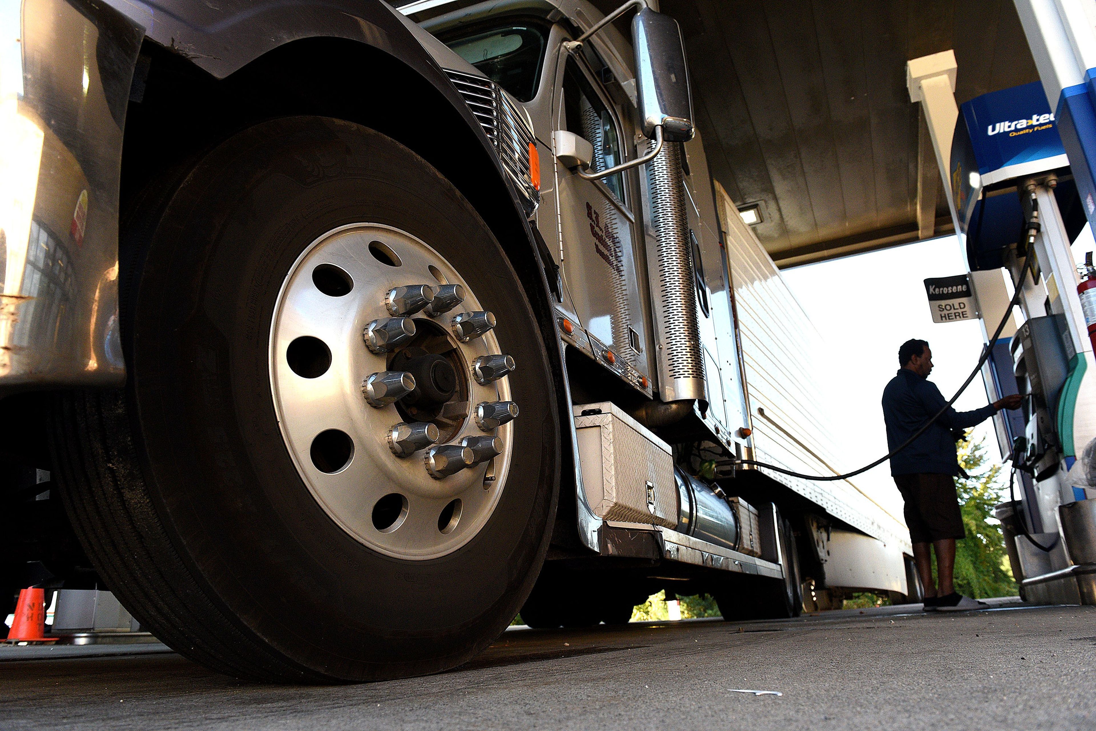 Diesel Price Surge from Iran Tensions | Logistics Cost Impact for Agricultural E-Commerce Sellers