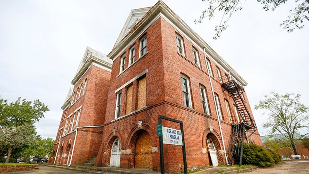City of Selma seeks to sell Dallas Academy building