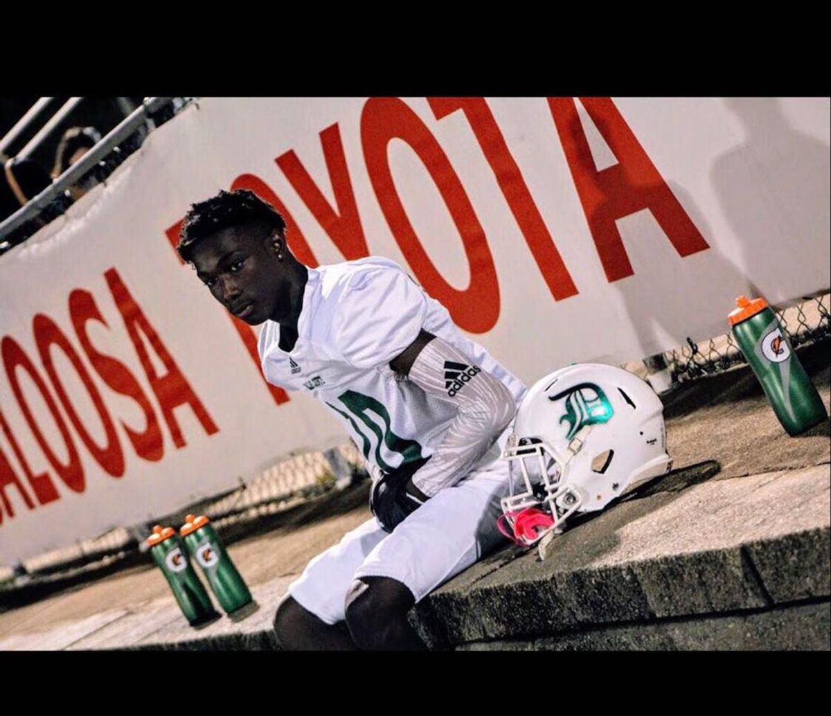 Dallas County High defensive back to play college football