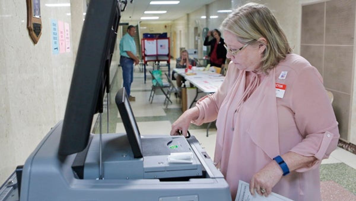 Dallas County shows up to the polls