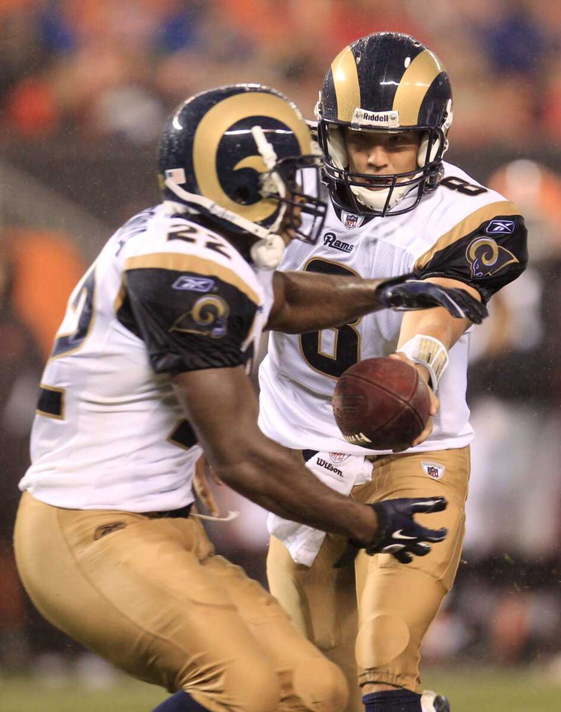 Rams quarterback Sam Bradford hands off to running back Chris Ogbonnaya during Saturday's preseason game. (Tony Dejak ~ Associated Press)