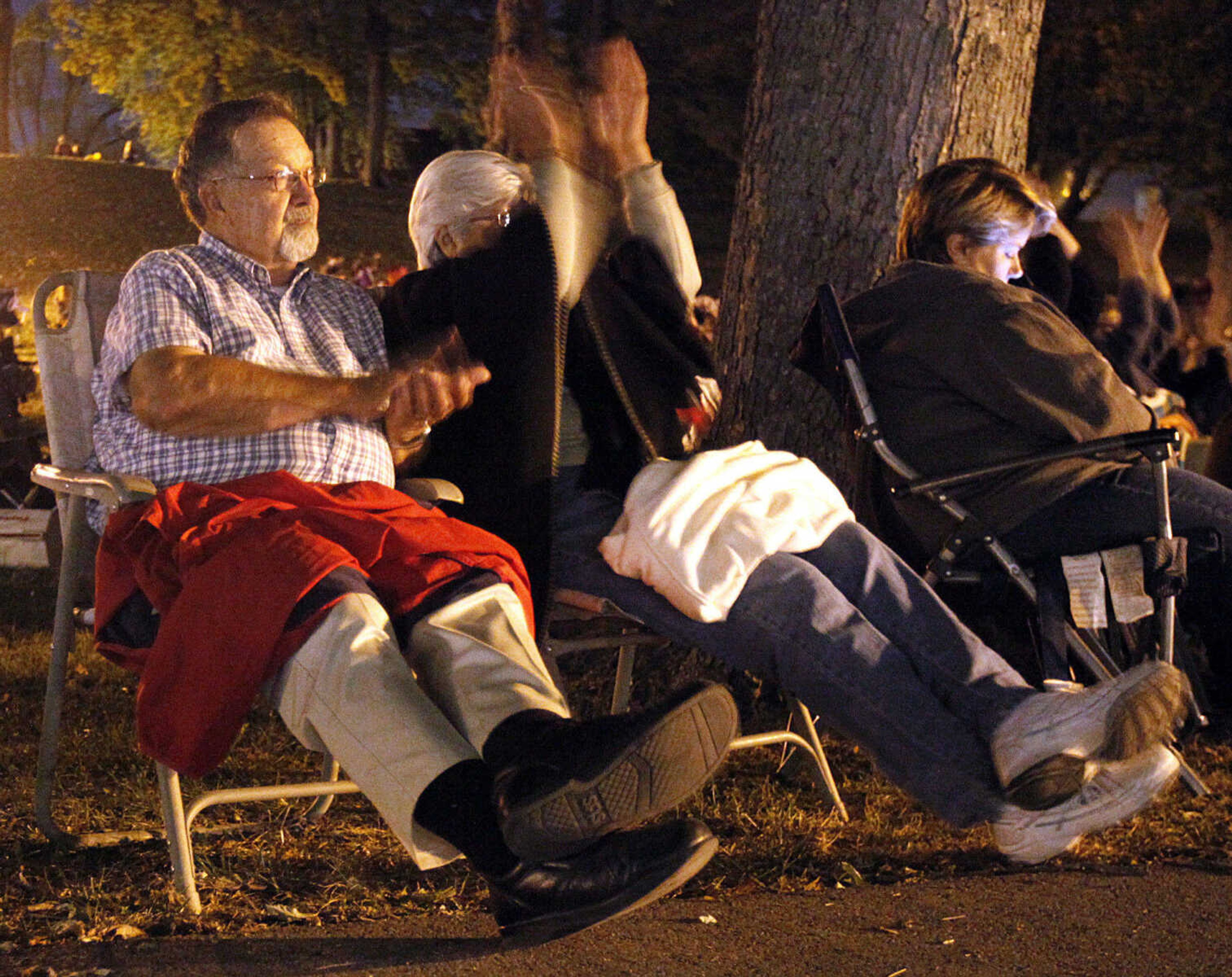 CHRIS MACKLER ~ photos@semissourian.com

Junior and Mary Klipfel applaud during the Ghost Storytelling Festival held near the Old Beech Tree on the east lawn of Southeast Missouri State University's River Campus in Cape Girardeau on Friday, Oct. 15, 2010. According to Chuck Martin, Executive Director of the Cape Girardeau Convention and Visitors Bureau, around 650 people attended the event.