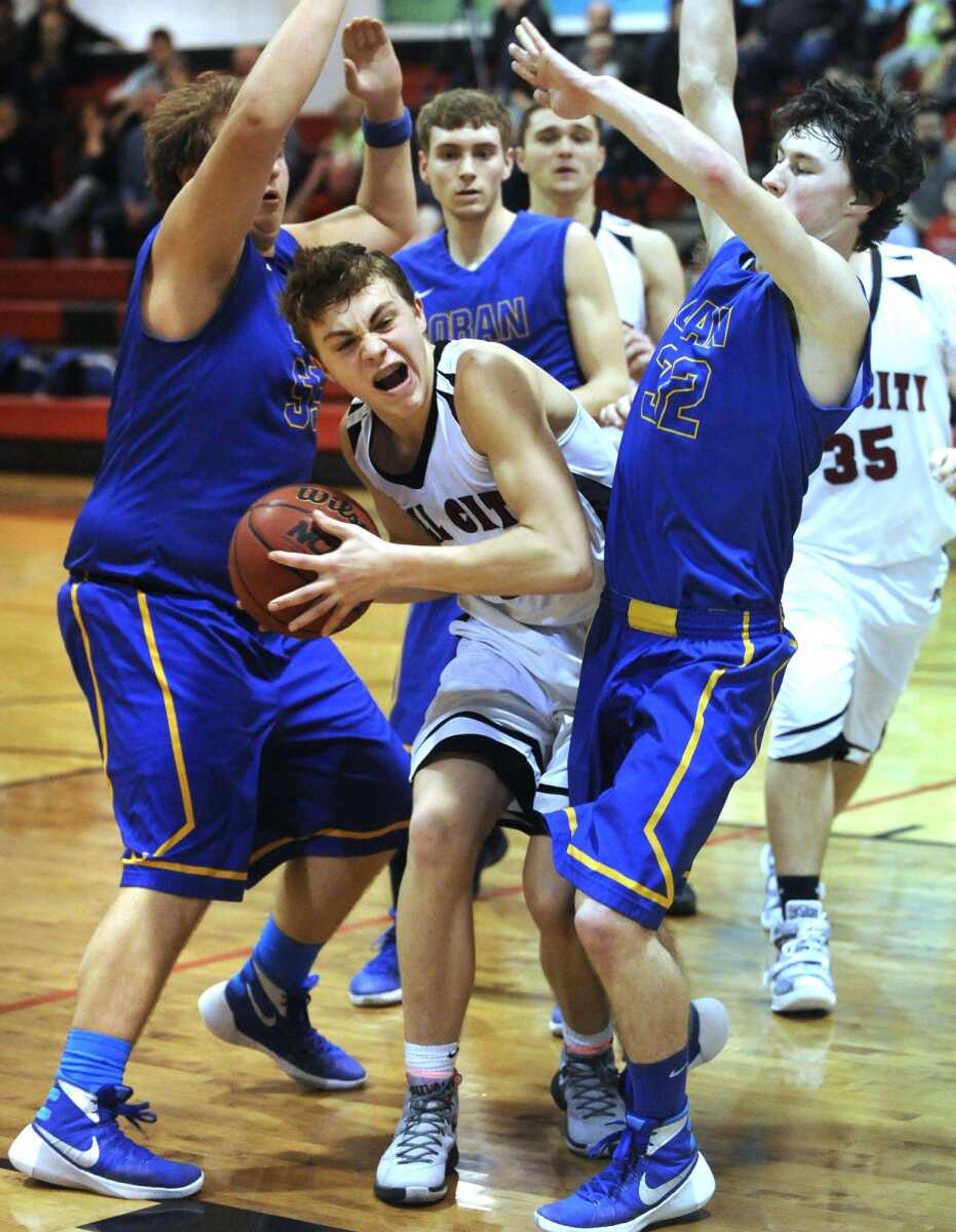 Bell City's Logan Yates drives between Oran's Blake Schlitt, left, and Preston Hahn during the fourth quarter Friday, Feb. 5, 2016 in Bell City, Missouri.