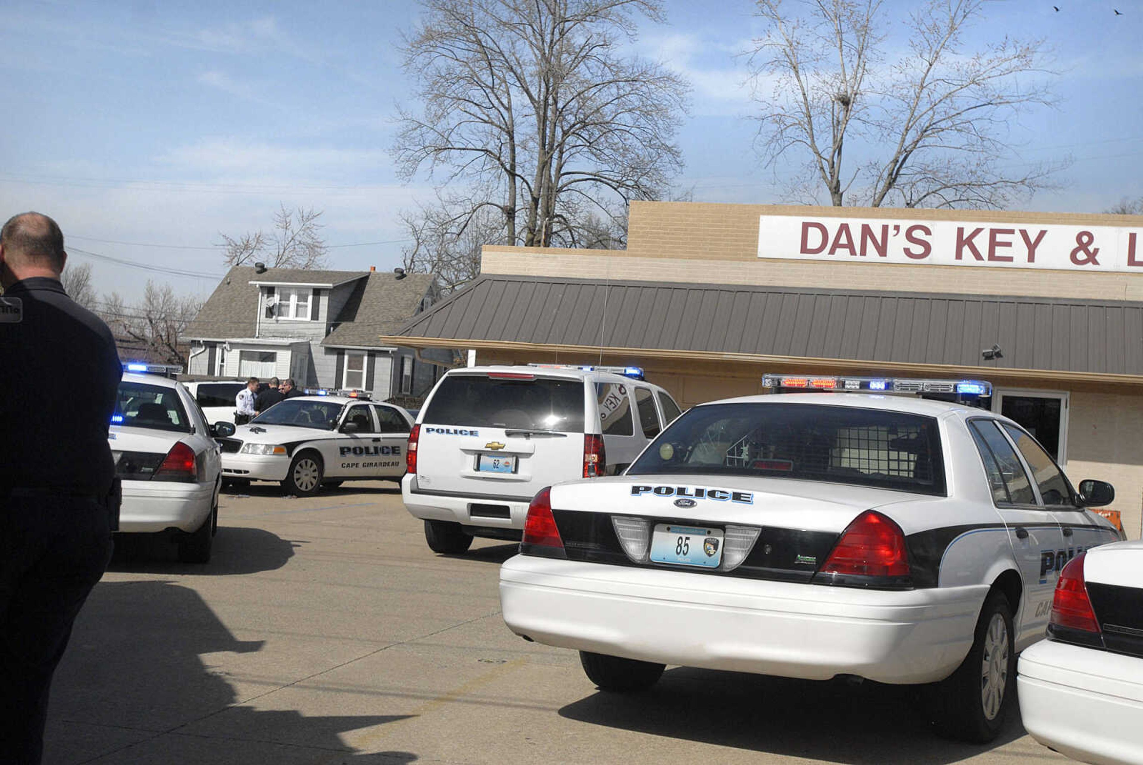 LAURA SIMON ~ lsimon@semissourian.com
Cape Girardeau emergency responders work the scene of a victim of a self-inflicted gun shot wound outside Dan's Key and Lock Tuesday afternoon, March 6, 2012. Police say the man is a suspect in a Sunday assault along Cape LaCroix Recreational Trail.