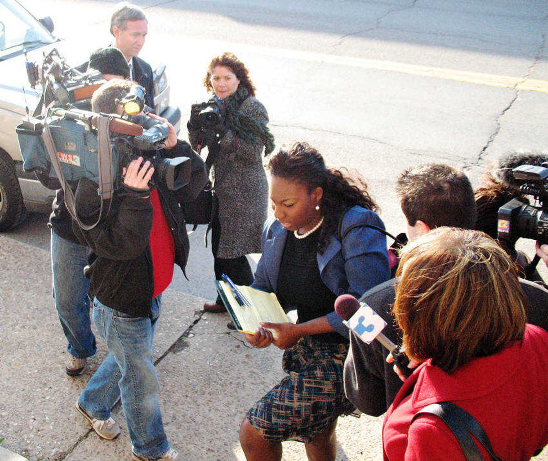 Heather Ellis enters the Dunklin County Courthouse in Kennett, Mo., flanked by reporters and cameras on the first day of her trial Wednesday, Nov. 18, 2009.