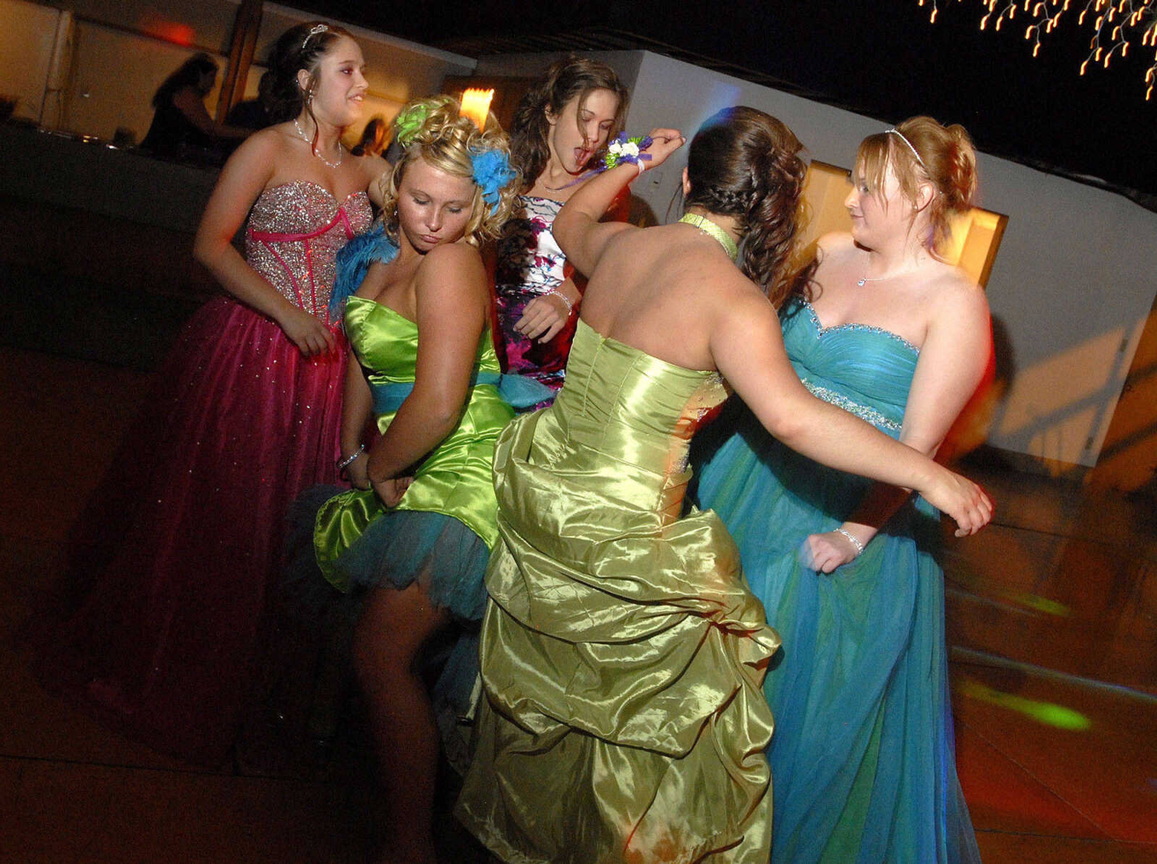 LAURA SIMON~lsimon@semissourian.com
Meadow Heights' prom "A Night to Remember" was held Saturday, April 30, 2011 at Deerfield Lodge.