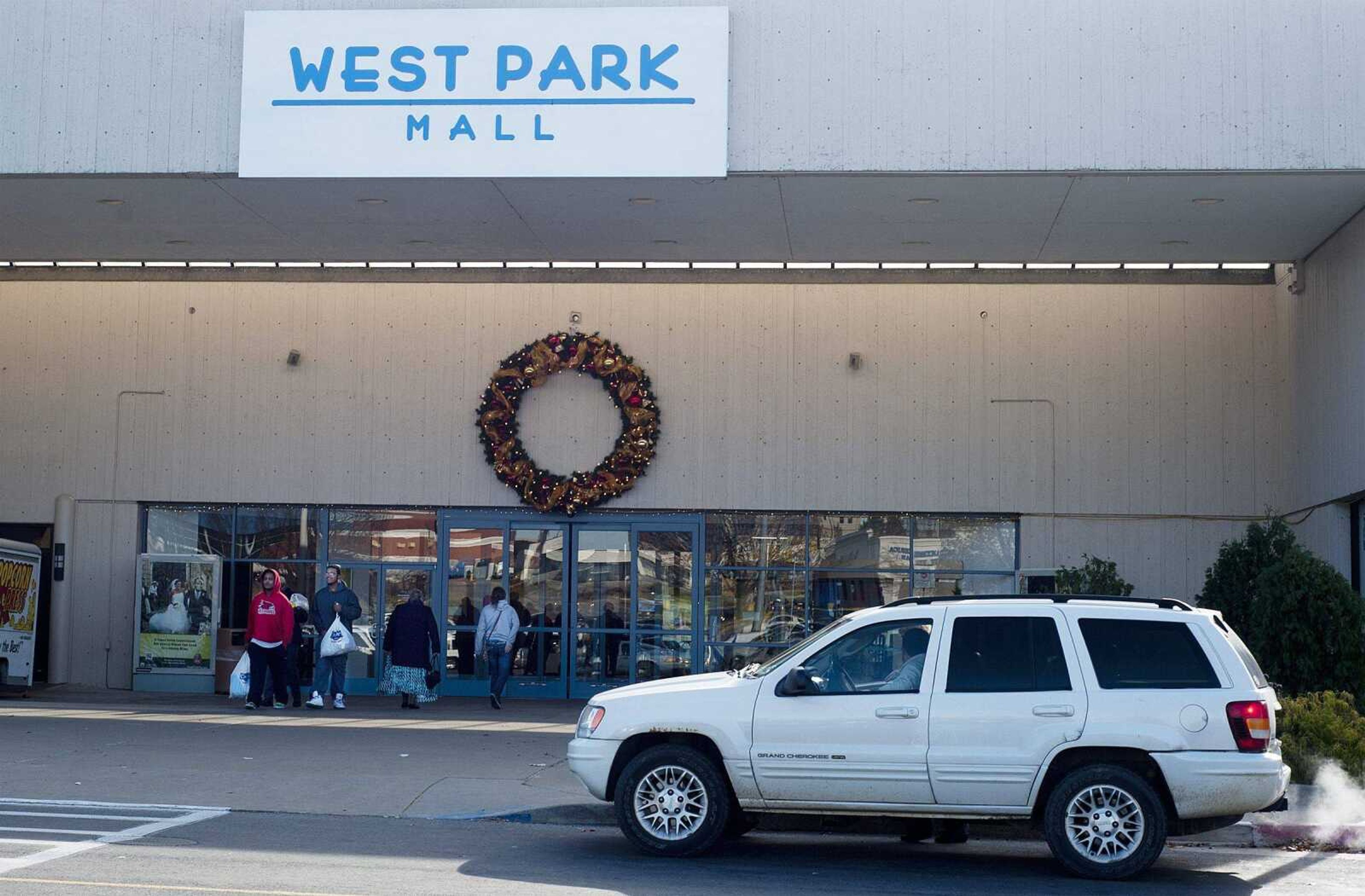 Shoppers enter and leave the West Park Mall on Sunday in Cape Girardeau. (Adam Vogler)