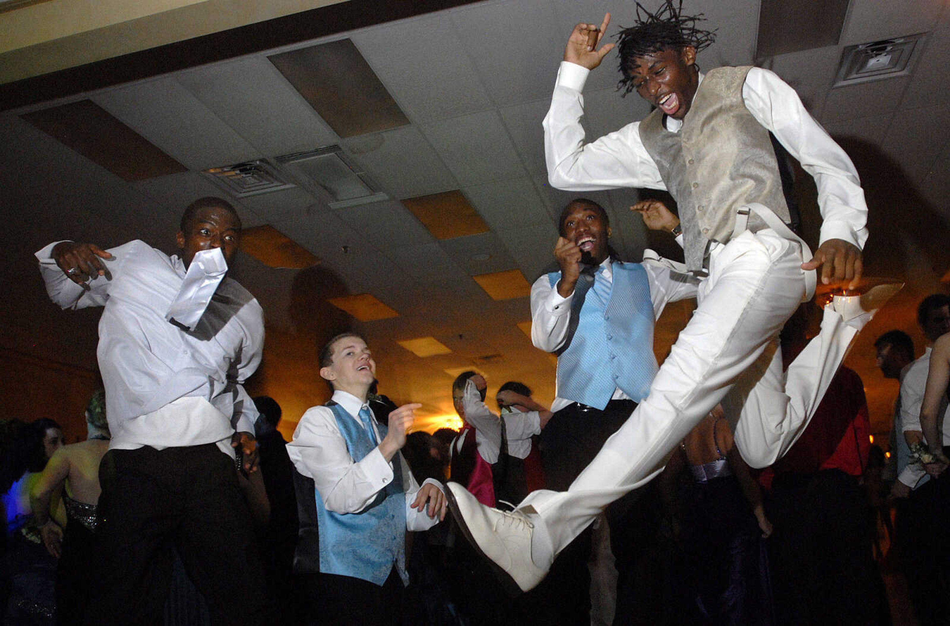 LAURA SIMON~lsimon@semissourian.com
Cape Central High School "Arabian Nights" Prom May 1, 2010.