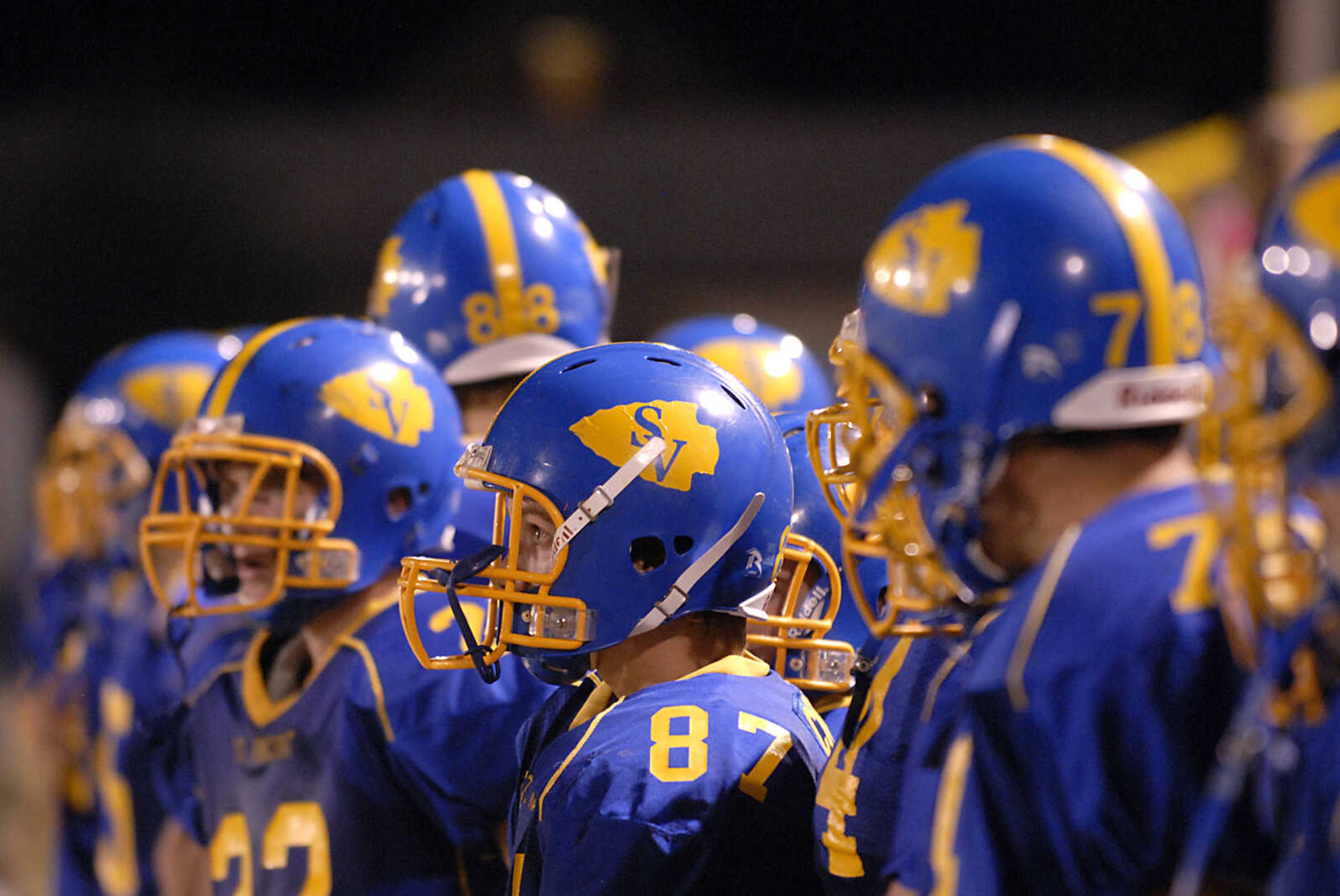 KIT DOYLE ~ kdoyle@semissourian.com
The St. Vincent senior Cory Comte (87) watches play against Maplewood Friday evening, September 18, 2009, in Perryville.