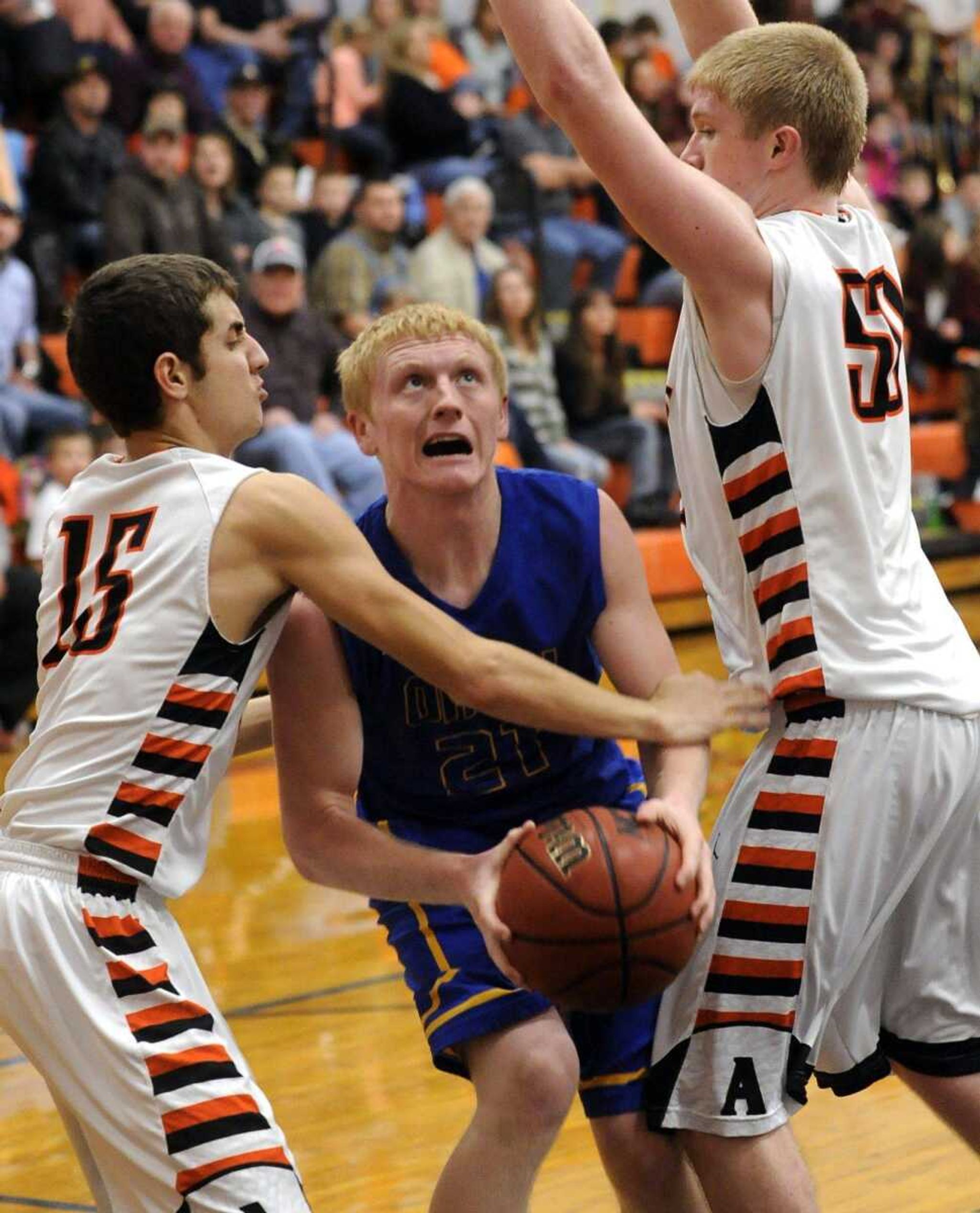 Oran&#8217;s Jacob Priggel looks to shoot between Advance&#8217;s Zane Eggimann, left, and Dawson Mayo during the third quarter Tuesday in Advance, Mo. (Fred Lynch)