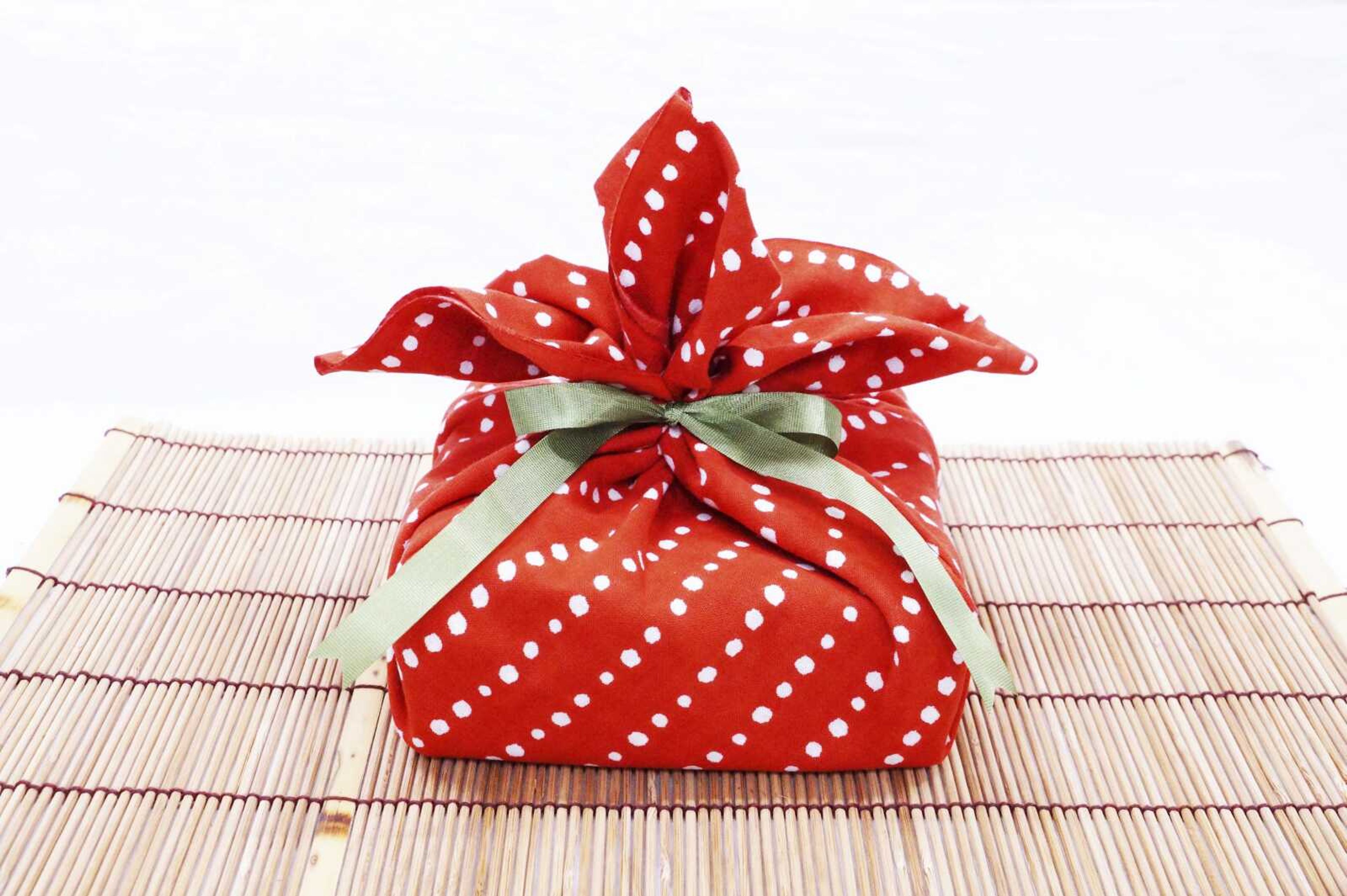 This photo shows a traditional Tenugui cloth, similar to furoshiki, used as an alternative to traditional gift wrapping.