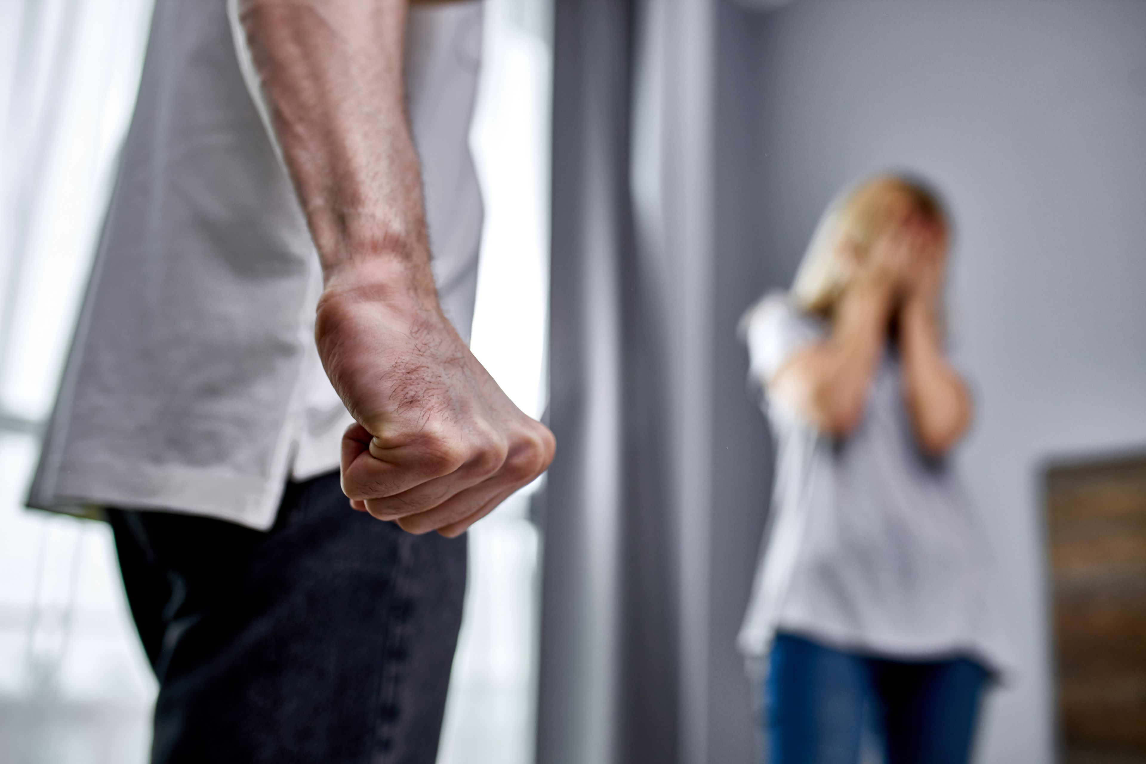 Safe House of Southeast Missouri offers a number of red flags for abusive relationships.