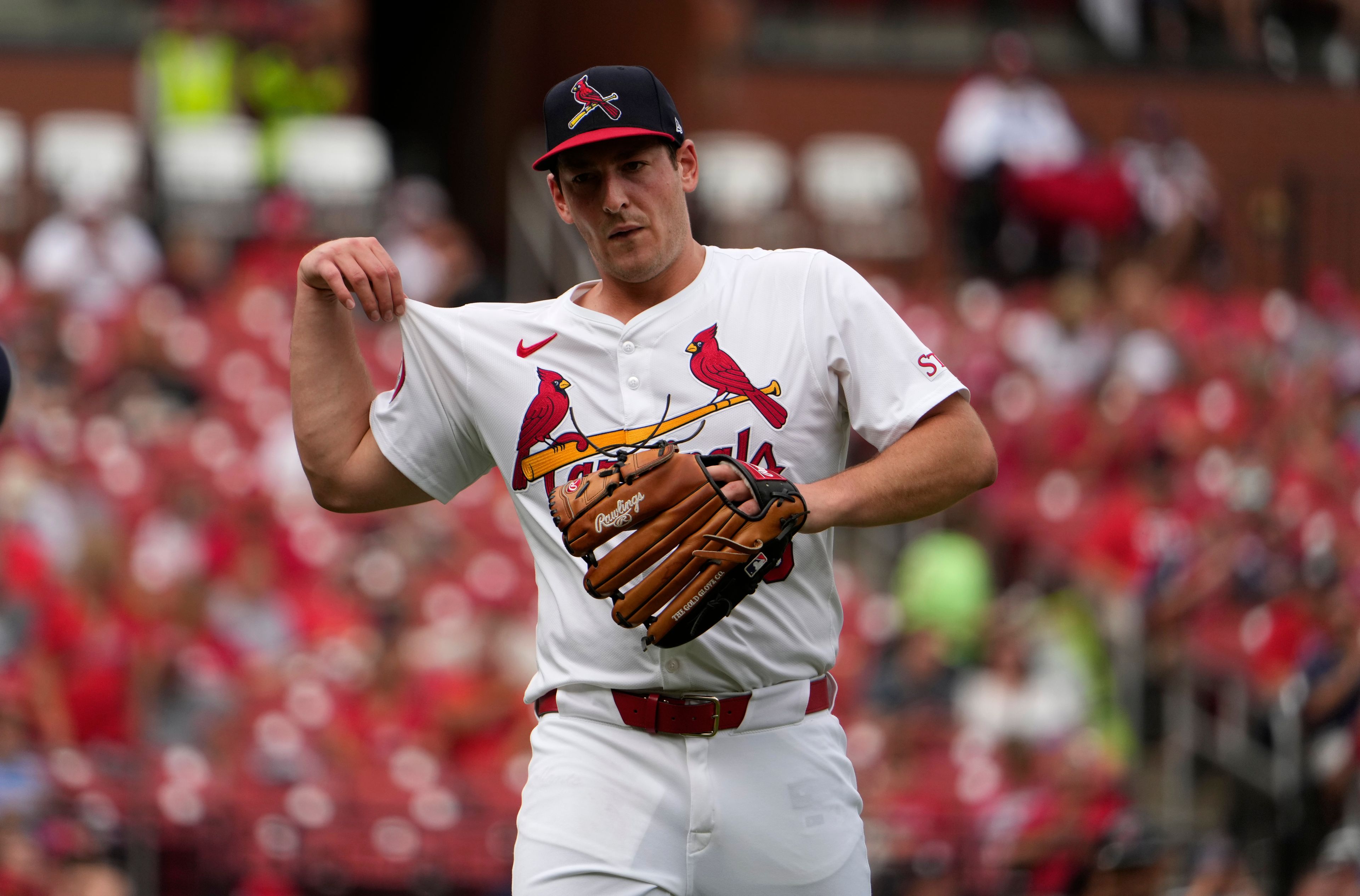 St. Louis Cardinals starting pitcher Andre Pallante heads off the field after working the fifth inning of a baseball game against the Cleveland Guardians Sunday, Sept. 22, 2024, in St. Louis. (AP Photo/Jeff Roberson)