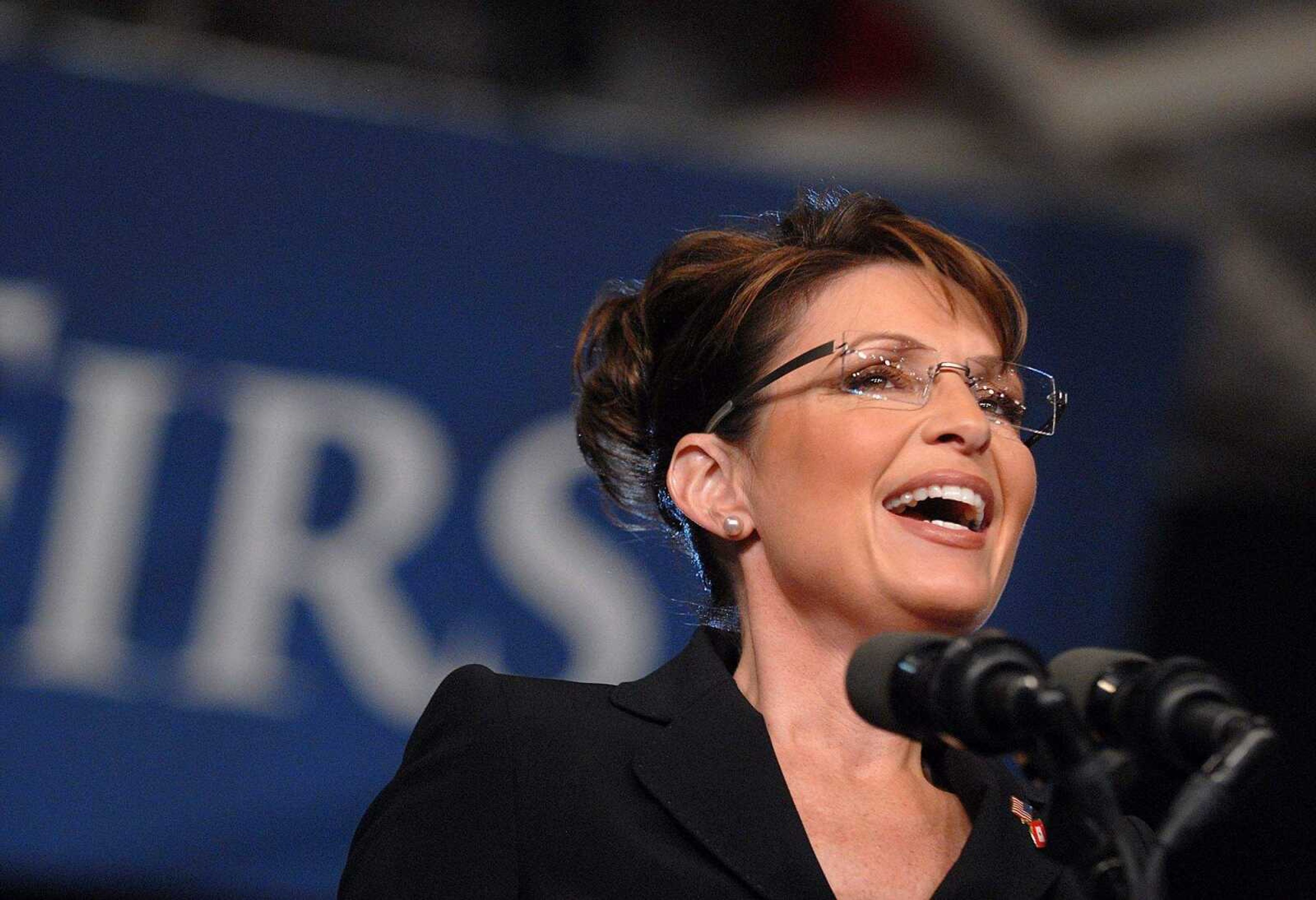 AARON EISENHAUER ~ aeisenhauer@semissourian.com
Sarah Palin address the crowd.