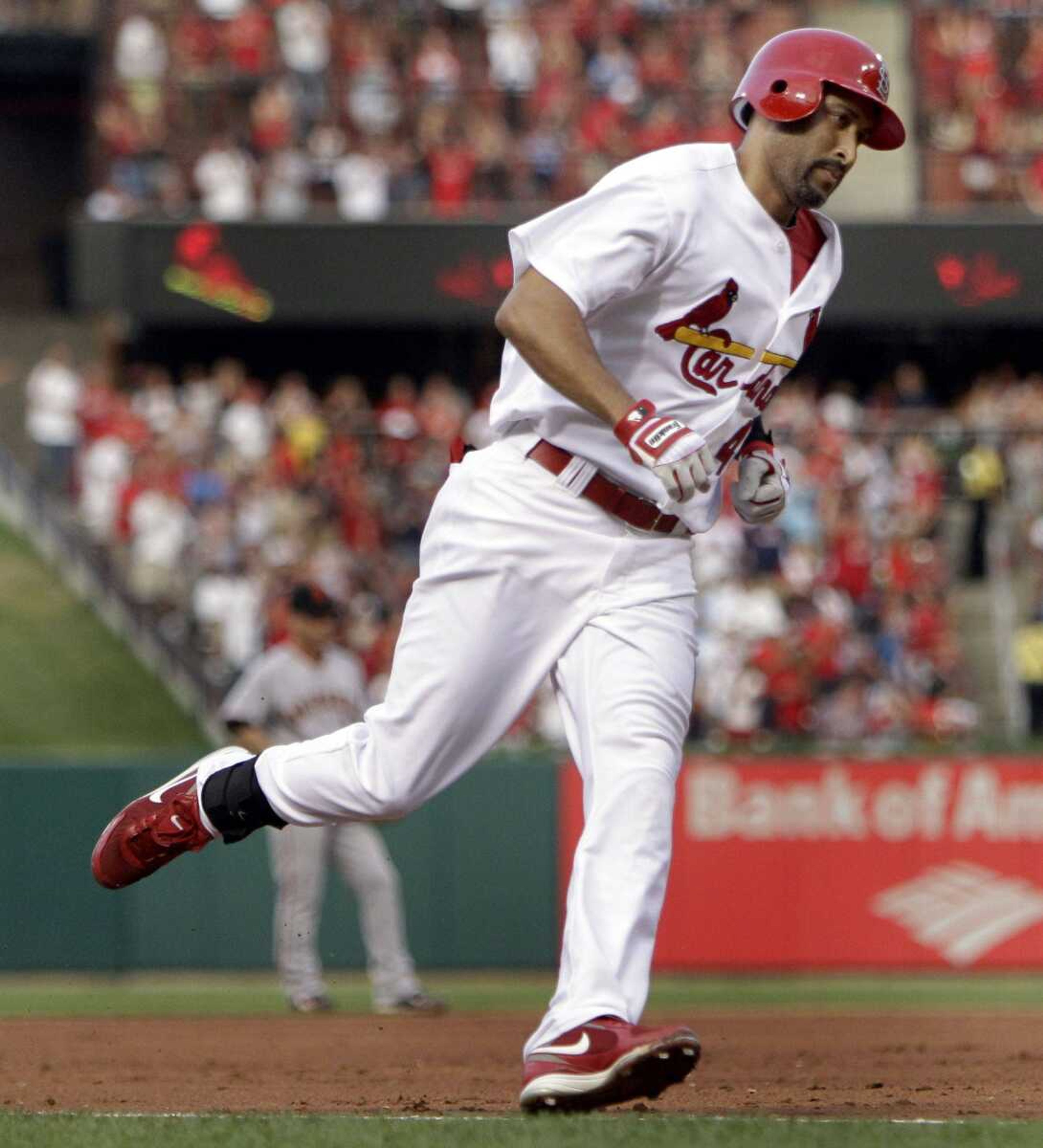 Cardinals outfielder Randy Winn rounds the bases after hitting a solo home run during the fourth inning of Saturday's game against the Giants in St. Louis. The Cardinals went on to a 5-1 victory. (Jeff Roberson ~ Associated Press)