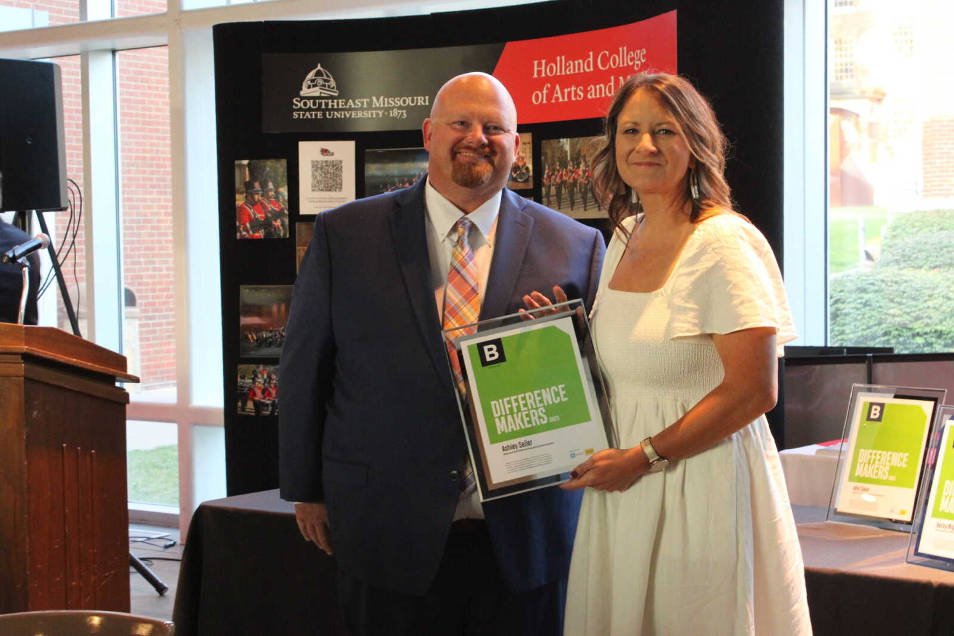 Cape Girardeau MRV Banks market president Robbie Guard hands Difference Maker Ashley Seiler her award.&nbsp;