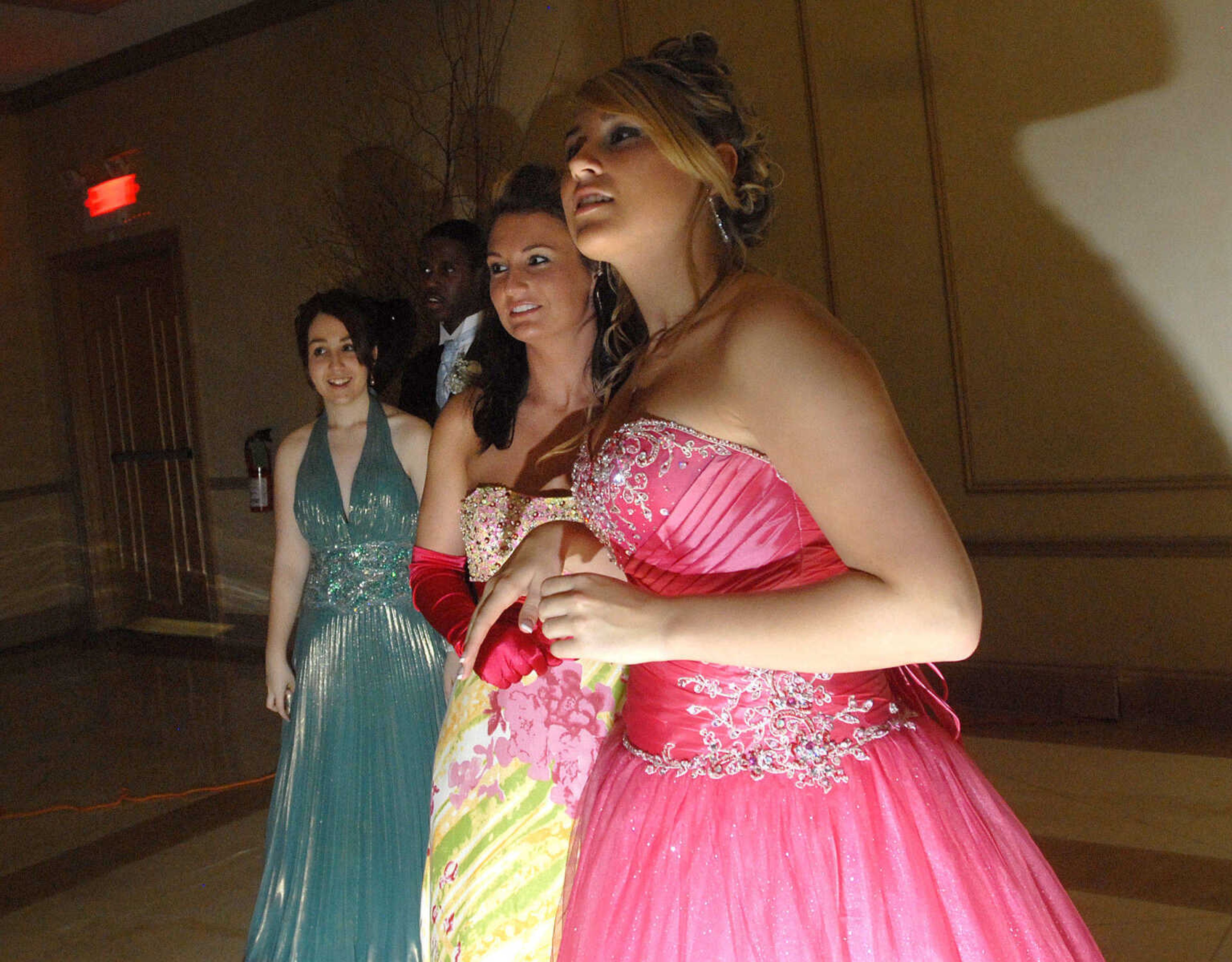 LAURA SIMON~lsimon@semissourian.com
Cape Central High School "Arabian Nights" Prom May 1, 2010.