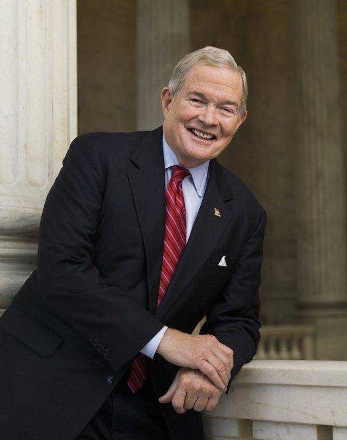 Bond makes Senate farewell speech