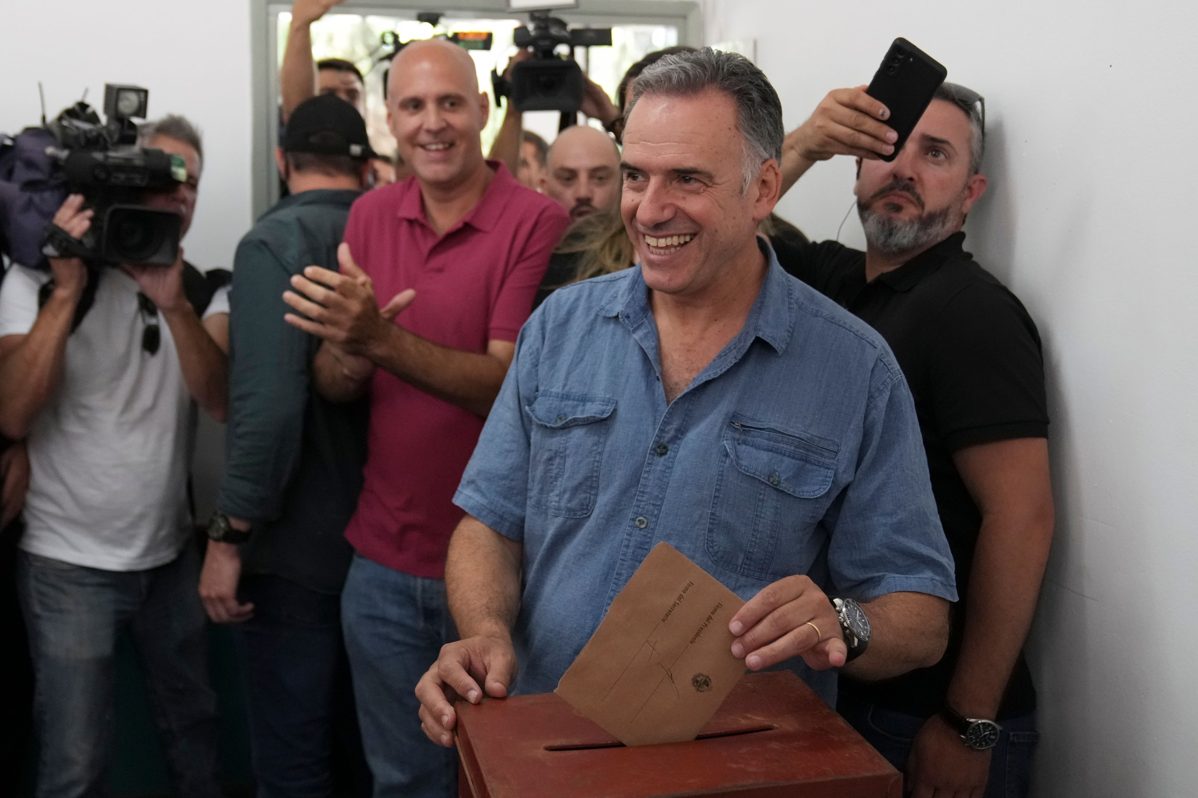 Yamandu Orsi, presidential candidate from the Frente Amplio (Broad Front), votes in the presidential run-off election in Canelones, Uruguay, Sunday, Nov. 24, 2024. (AP Photo/Matilde Campodonico)