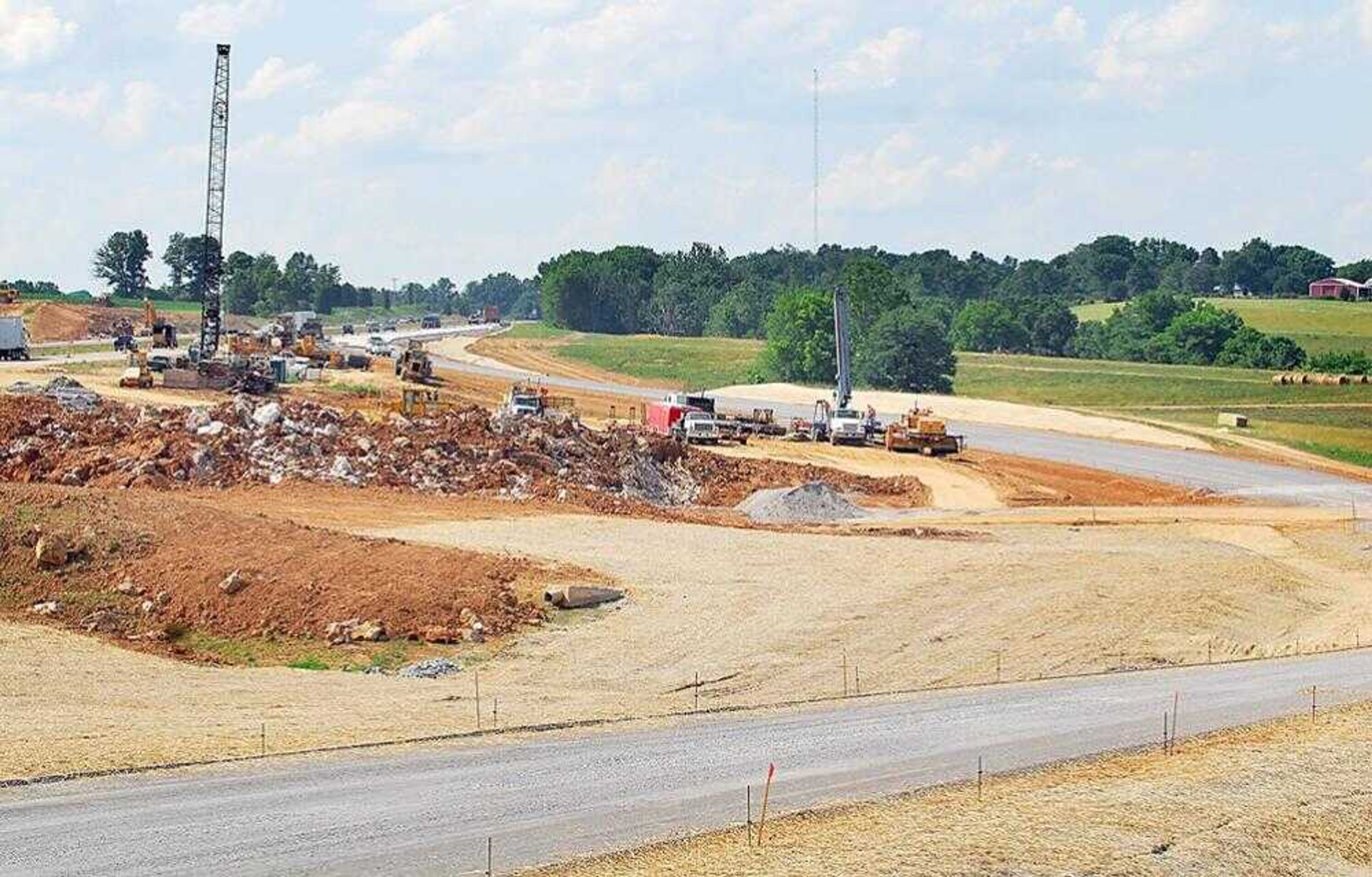 Traffic on Interstate 55, background left, eventually will be diverted onto ramps, foreground and background right, to the east of the current highway while bridges are built for the new interchange.
(Aaron Eisenhauer)