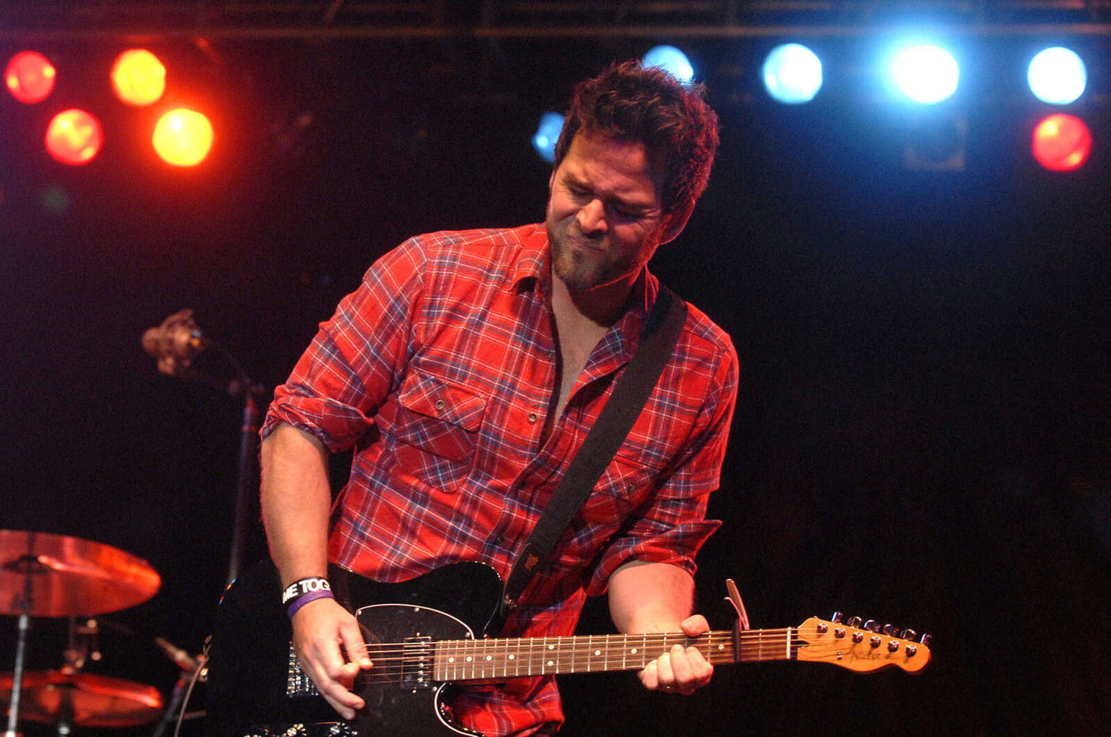 LAURA SIMON ~ lsimon@semissourian.com
Country music singer and Kennett, Mo. native David Nail performs in the grandstand Saturday, September 17, 2011 during the final day of the SEMO District Fair at Arena Park in Cape Girardeau.