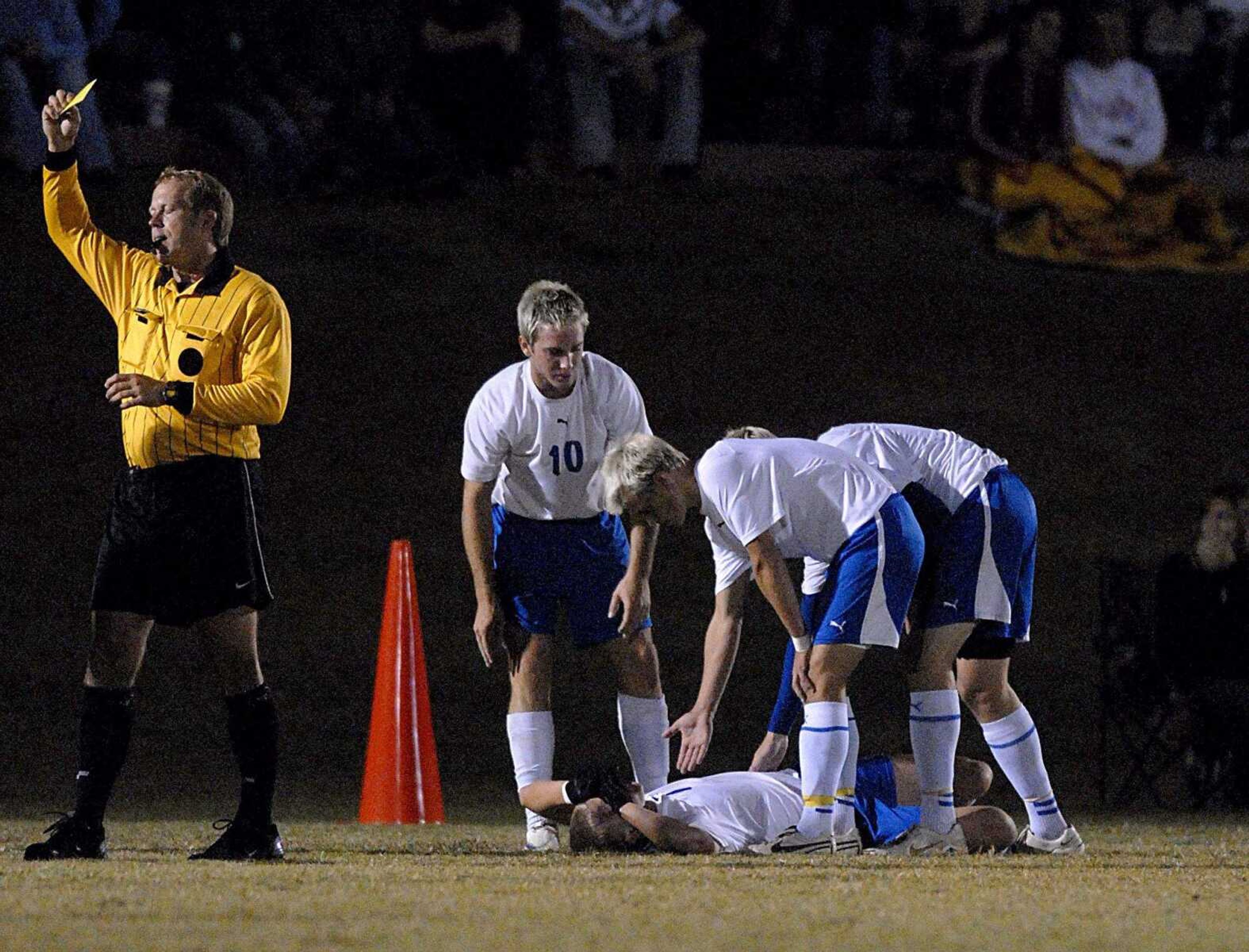 AARON EISENHAUER ~ aeisenhauer@semissourian.com
The referee displays the yellow card as teammates offer a hand to Trenton Vance who was knocked down on the play.