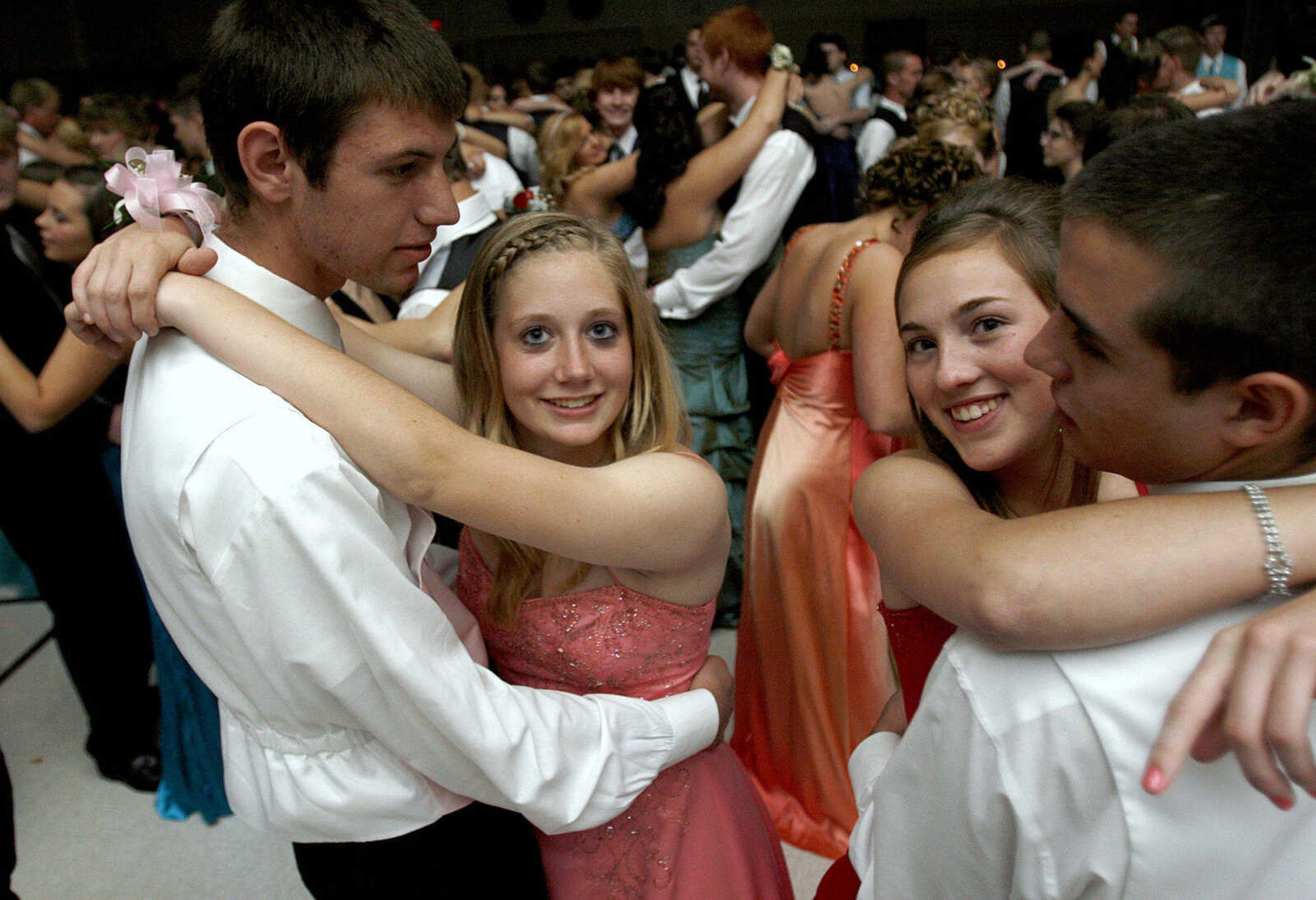 ELIZABETH DODD ~ edodd@semissourian.com
Photos from the 2009 Jackson High School Prom May 9 at the Osage Center.