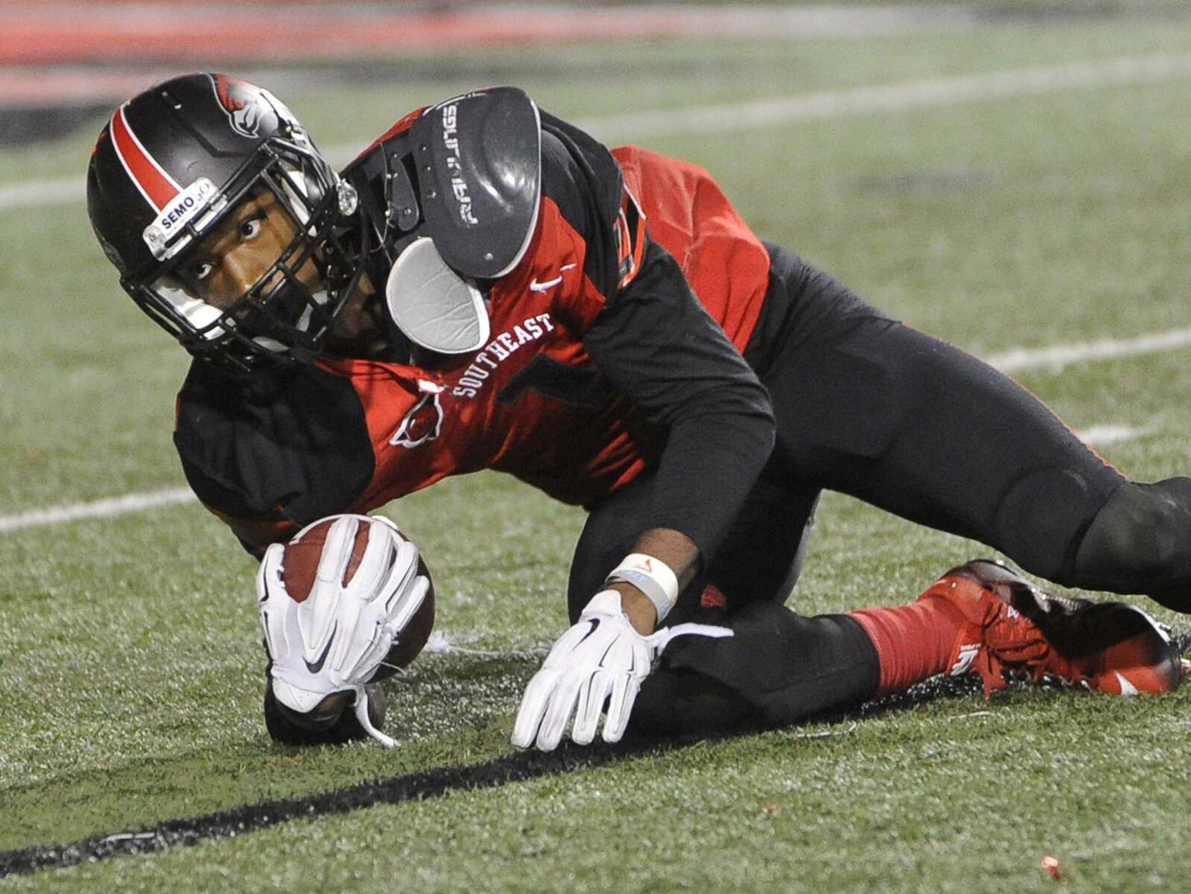 Southeast Missouri State's Paul McRoberts completes a 44-yard pass from Dante Vandeven to the Murray State 8 before scoring a touchdown on the next play during the third quarter Saturday, Oct. 3, 2015 at Houck Stadium. (Fred Lynch)