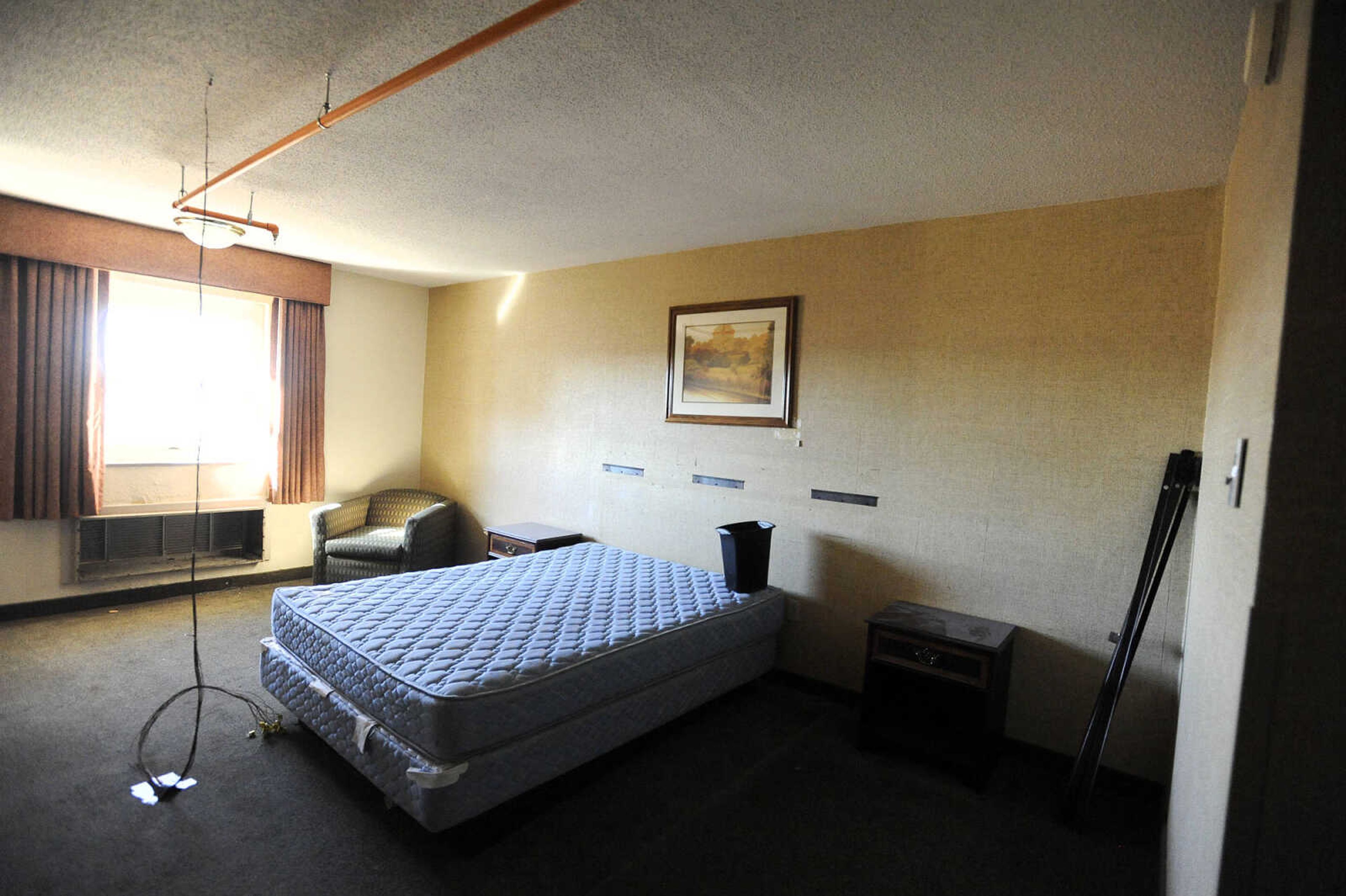 LAURA SIMON ~ lsimon@semissourian.com

A sprinkler system is setup in a room at Drury Lodge as the Cape Girardeau Fire Department holds a demonstration to compare and test different fire suppression techniques, Thursday, Jan. 28, 2016.