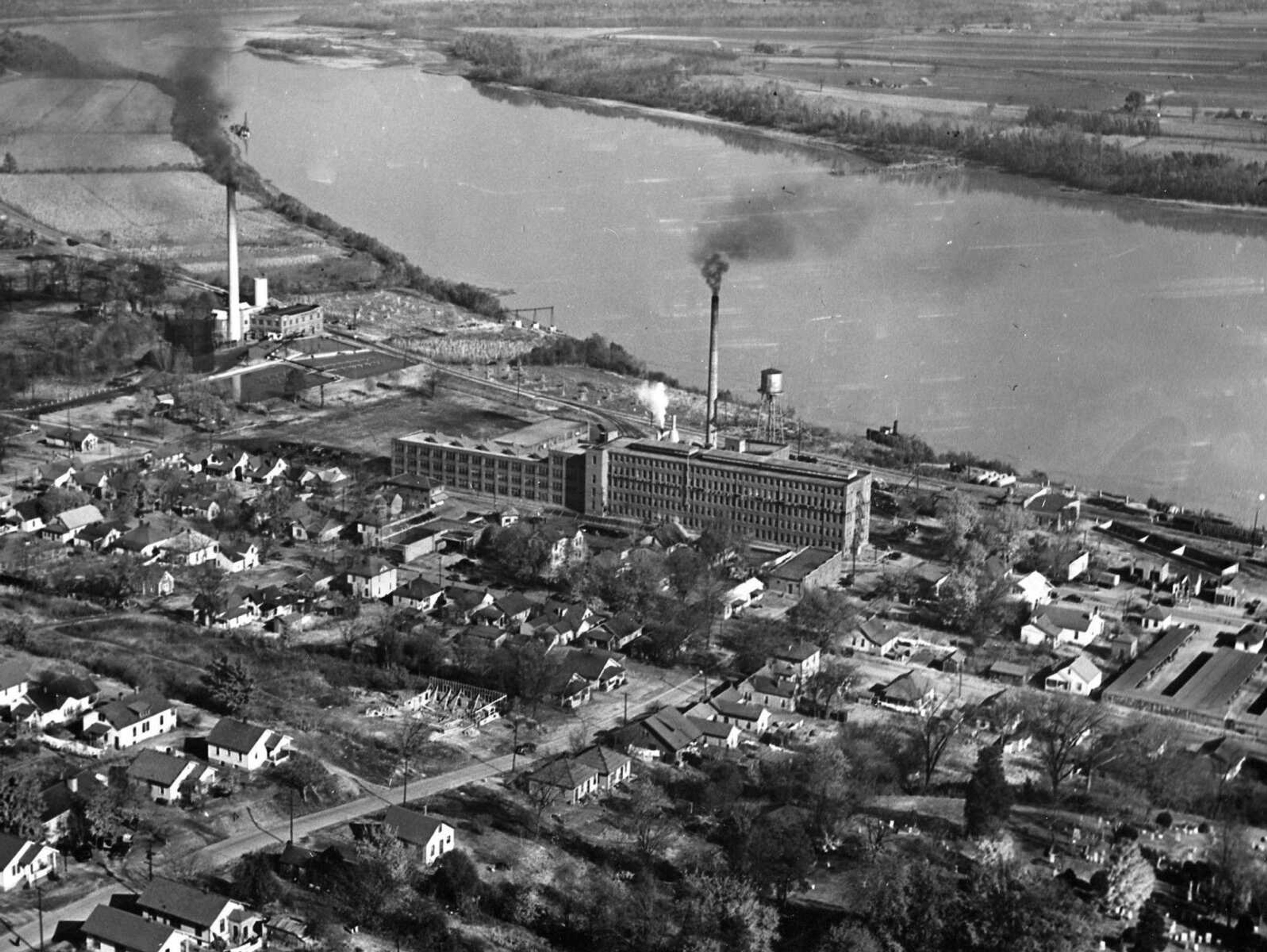 Aerial showing International Shoe Co. on North Main Street, as well as the surrounding Red Star area, 1939.