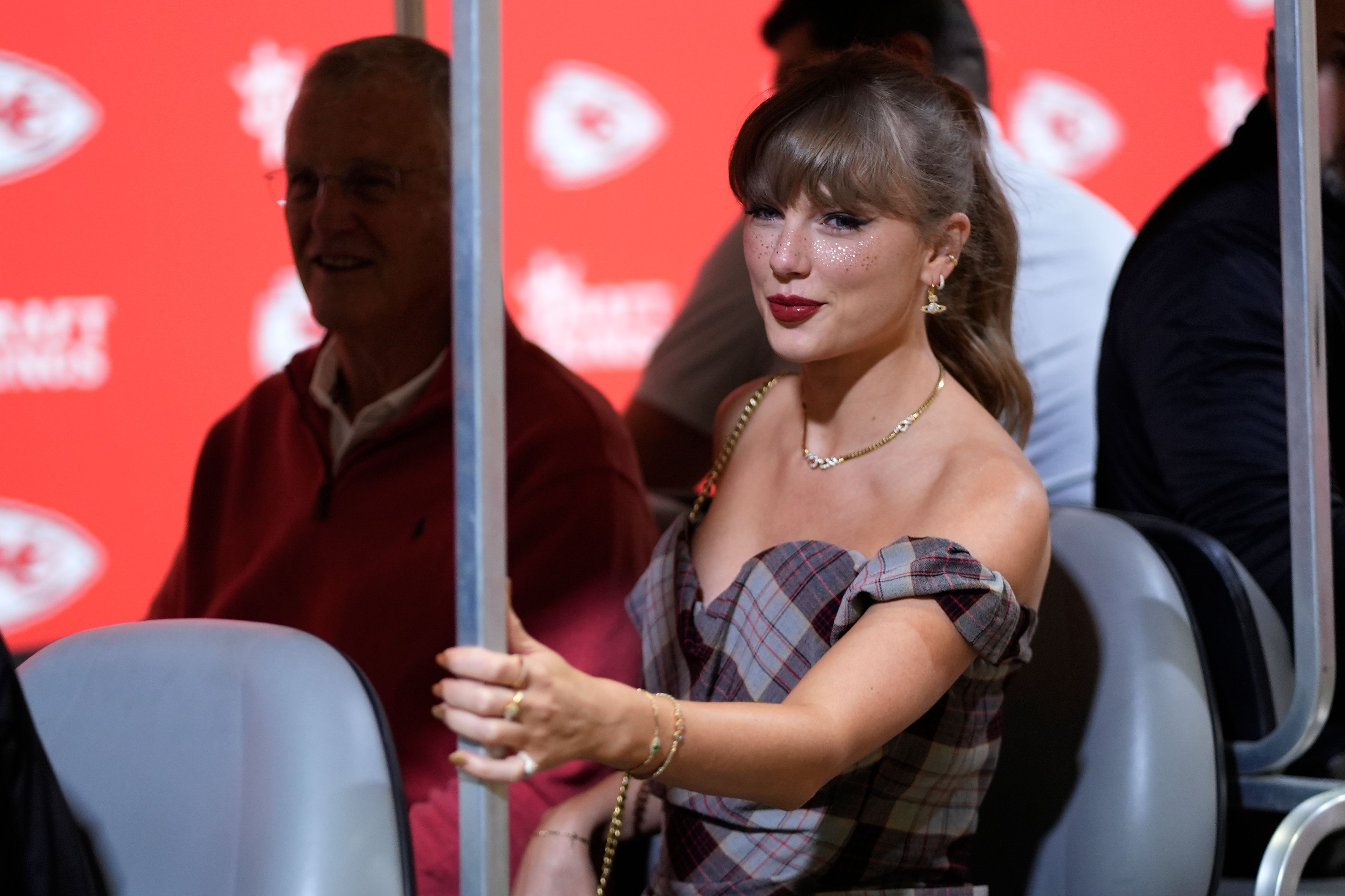 Taylor Swift arrives before the start of an NFL football game between the Kansas City Chiefs and the New Orleans Saints Monday, Oct. 7, 2024, in Kansas City, Mo. (AP Photo/Charlie Riedel)