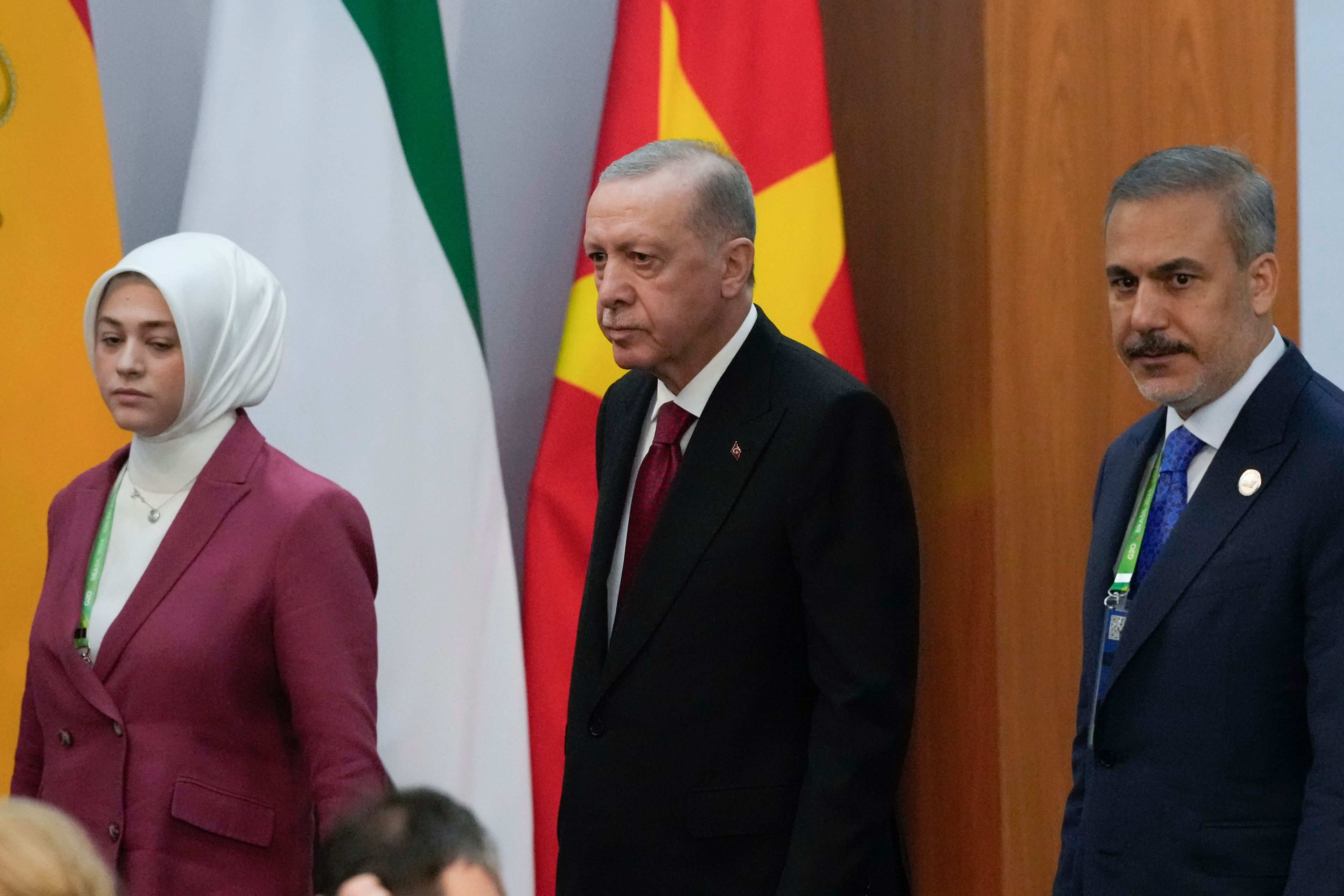 Turkey's President Recep Tayyip Erdogan, center, arrives to the G20 Summit leaders meeting in Rio de Janeiro, Tuesday, Nov. 19, 2024. (AP Photo/Eraldo Peres)