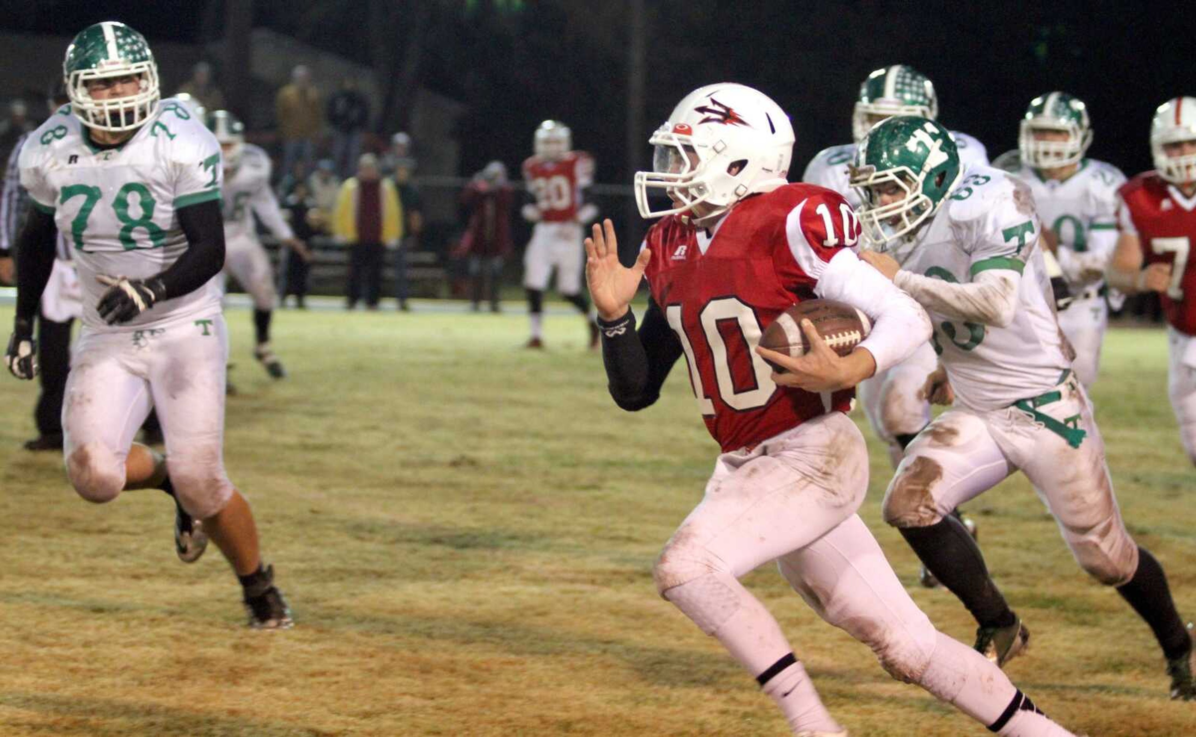 Chaffee&#8217;s Peyton Montgomery sprints upfield for a touchdown against Thayer in a Class 1 District 1 semifinal game on Wednesday night in Chaffee. (David Jenkins)