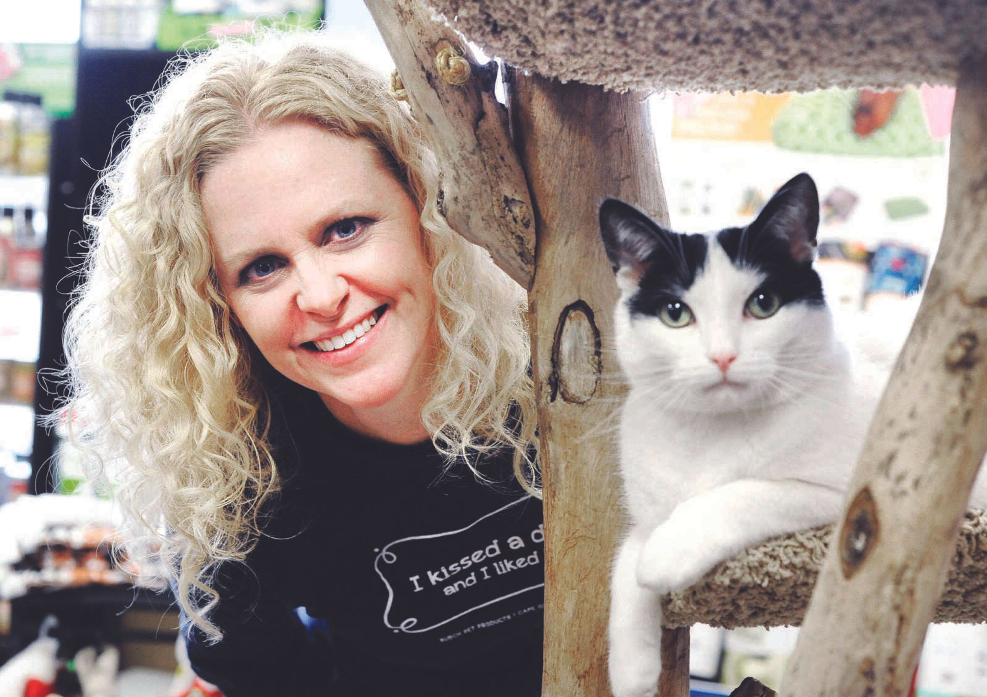 Stacy Busch-Heisserer and Howie the cat. (Laura Simon)