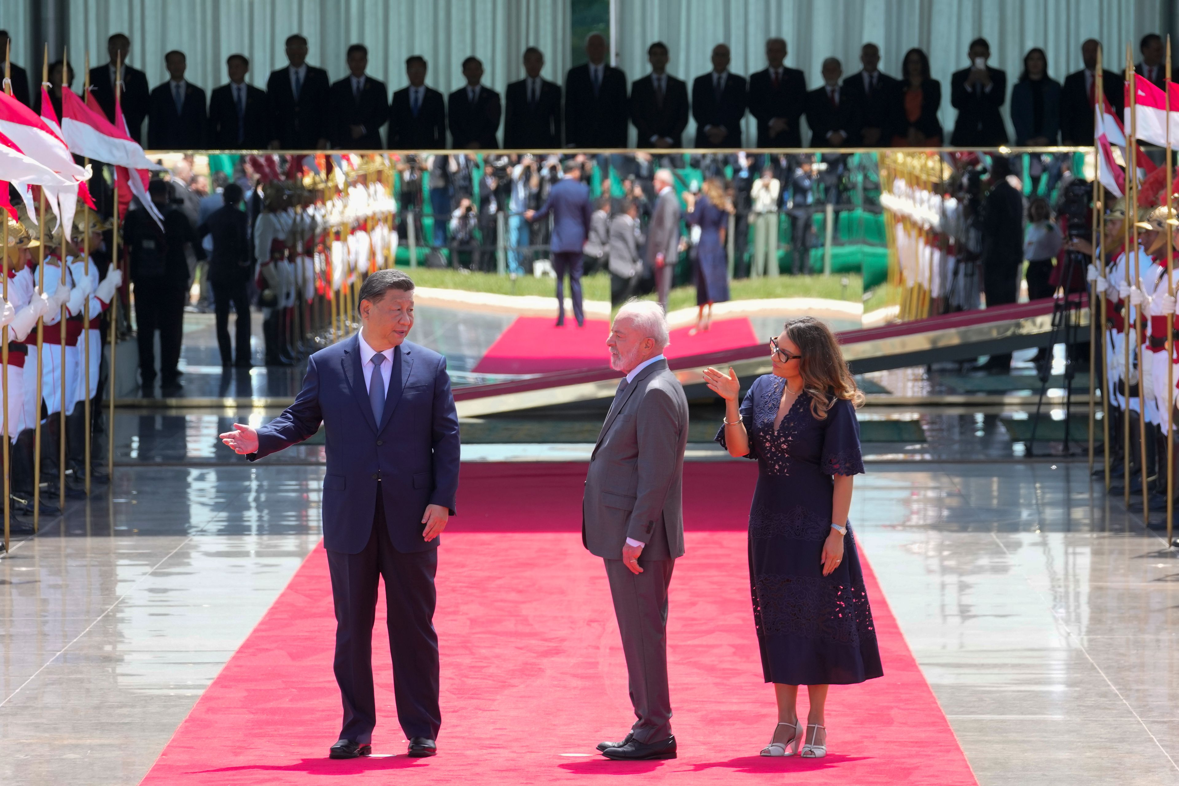 China's President Xi Jinping, from left, Brazil's President Luiz Inacio Lula da Silva and first lady Rosangela da Silva attend a welcome ceremony at the Alvorada palace in Brasilia, Brazil, Wednesday, Nov. 20, 2024. (AP Photo/Eraldo Peres)