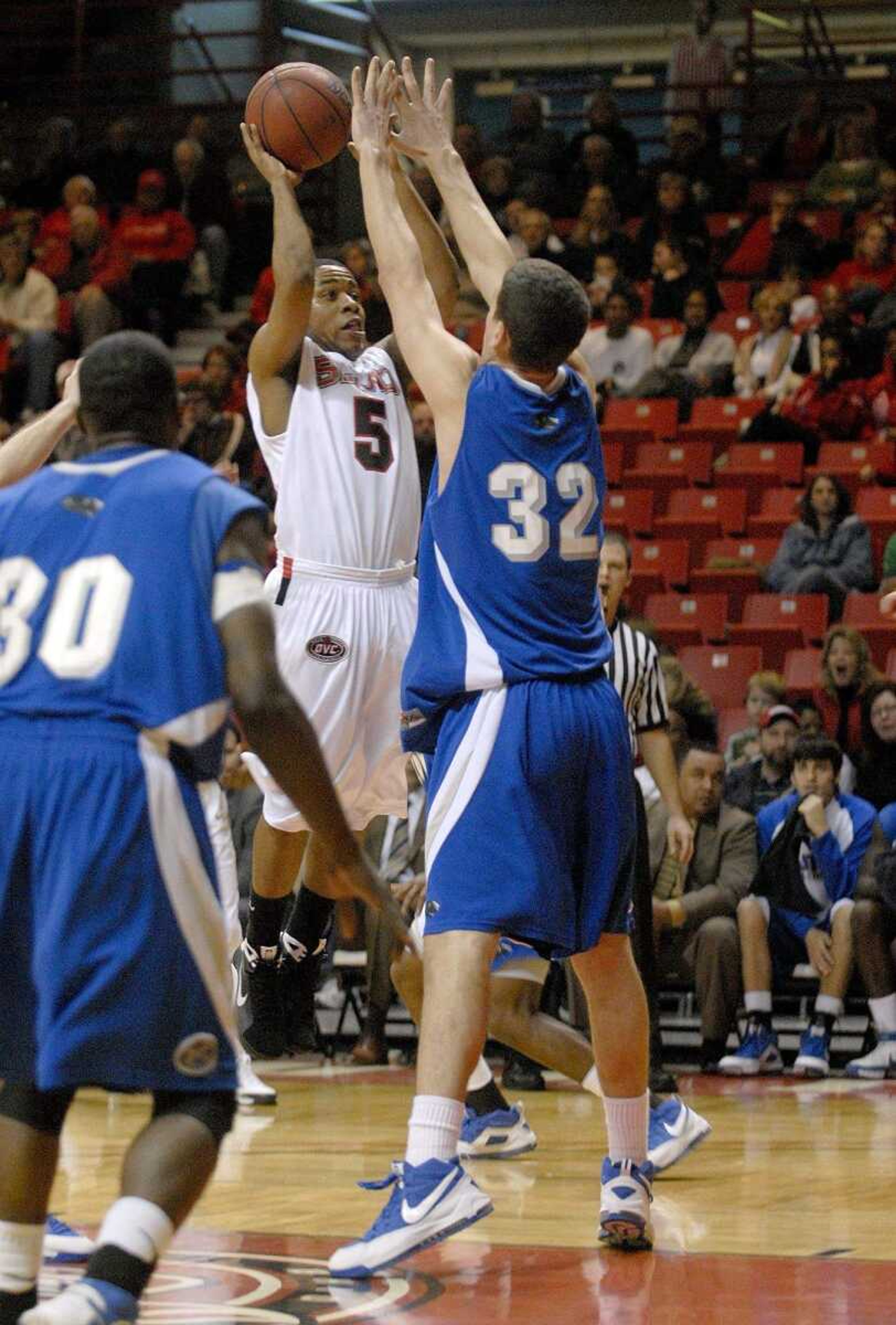 ELIZABETH DODD ~ edodd@semissourian.com
Southeast Missouri's Bijon Jones, left, attempts two points in the first half.