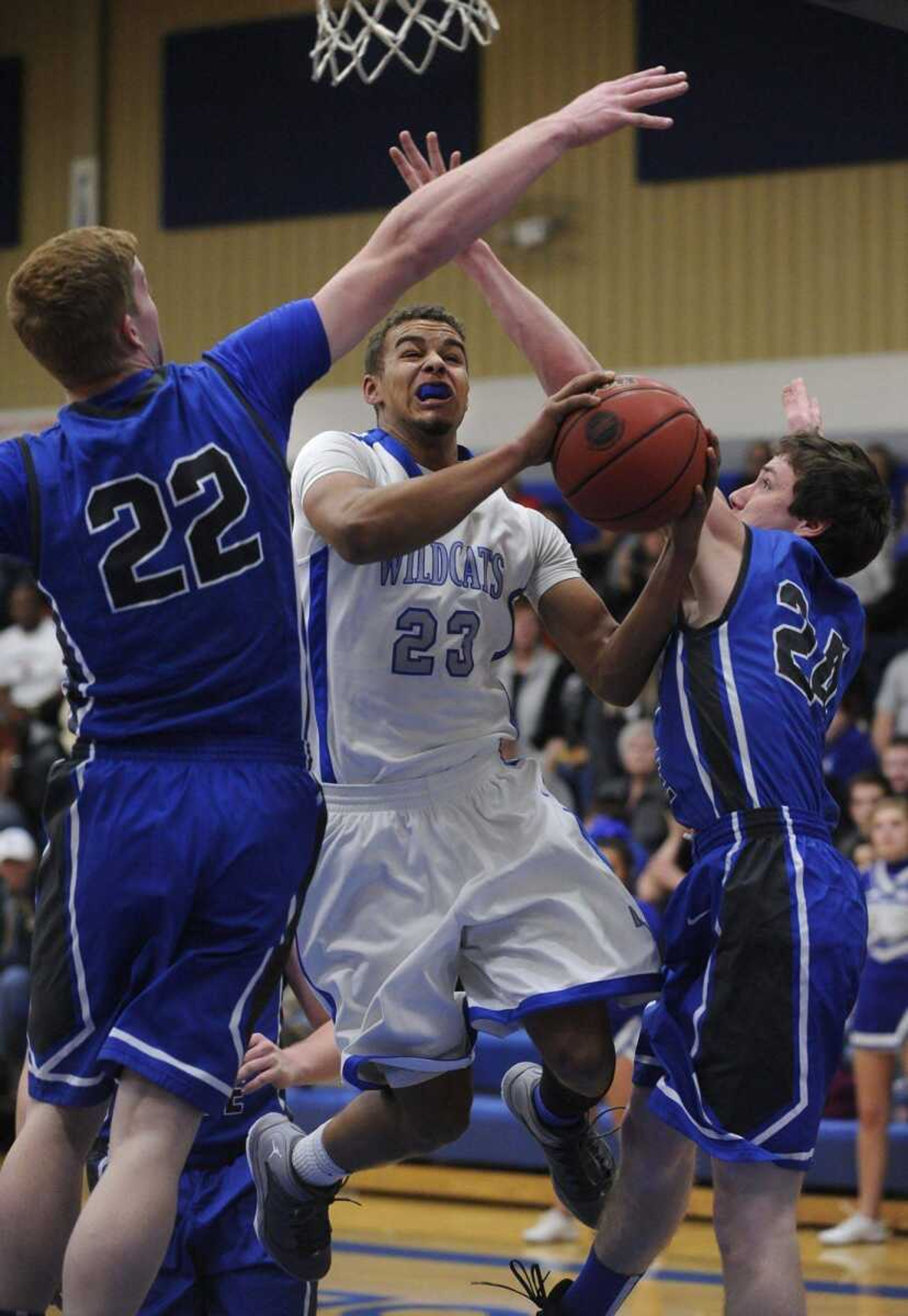 Leopold&#8217;s Cameron Davis tries to shoot between Oak Ridge&#8217;s Ryan Below, left, and Kolt Metje during the first quarter in their semifinal game of the Class 1 District 2 tournament Monday in Delta, Mo. (Fred Lynch)