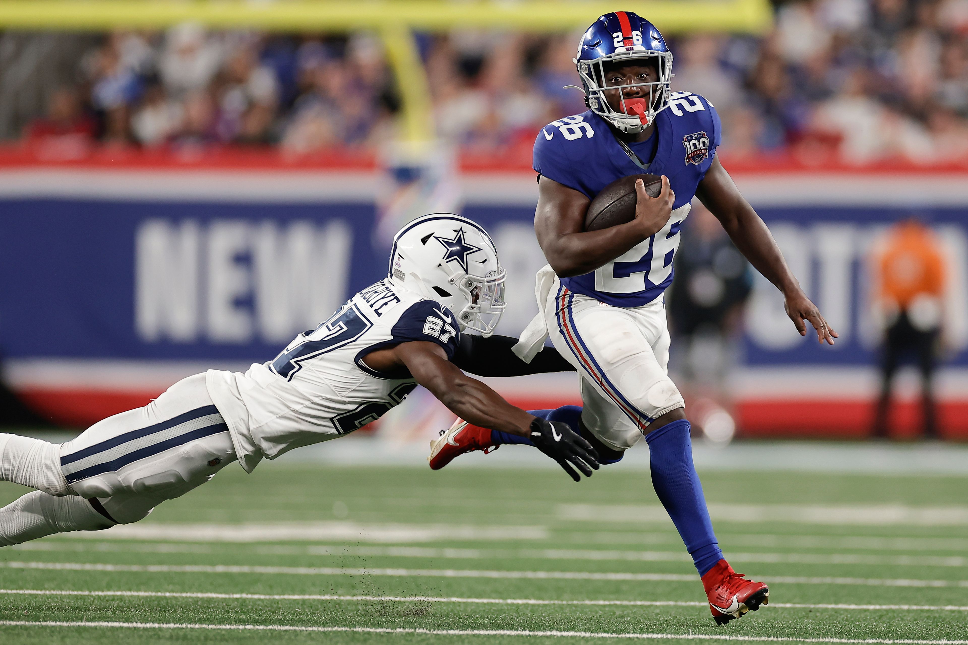 New York Giants running back Devin Singletary (26) carries the ball against =c27= during the fourth quarter of an NFL football game, Thursday, Sept. 26, 2024, in East Rutherford, N.J. (AP Photo/Adam Hunger)